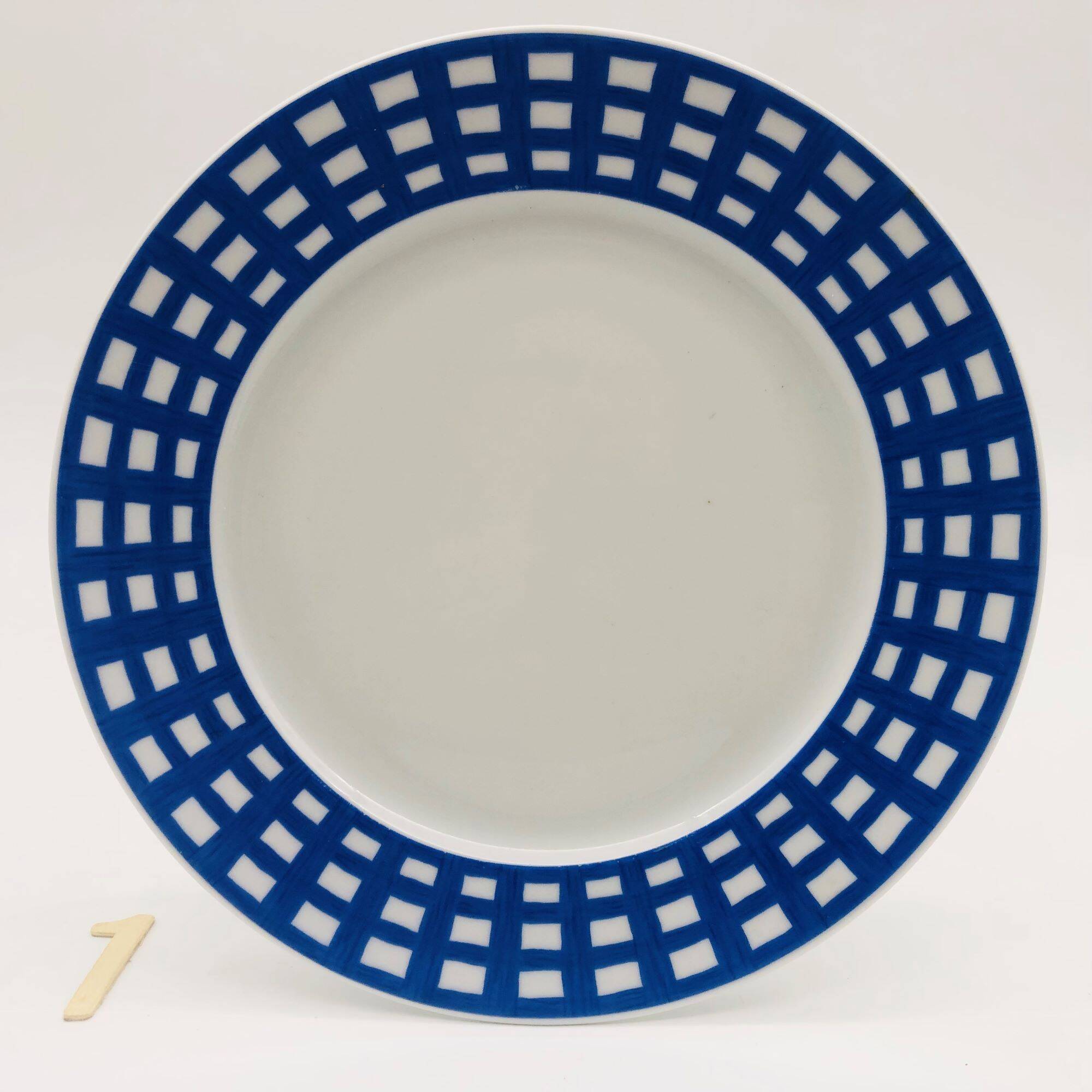 6 Guy Degrenne porcelain plates.