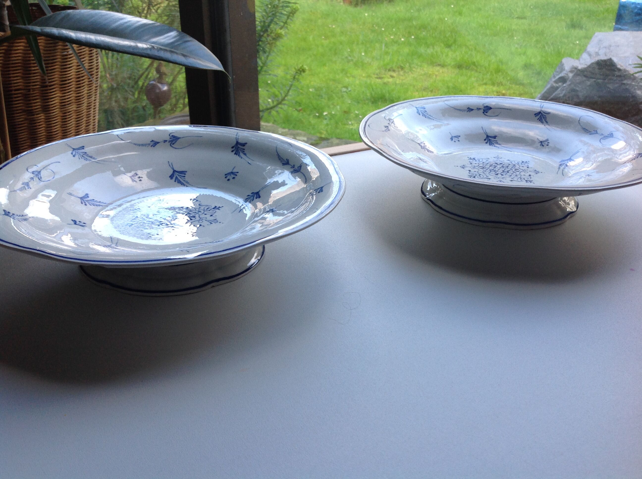 Lot of 2 old Gien presentation plates