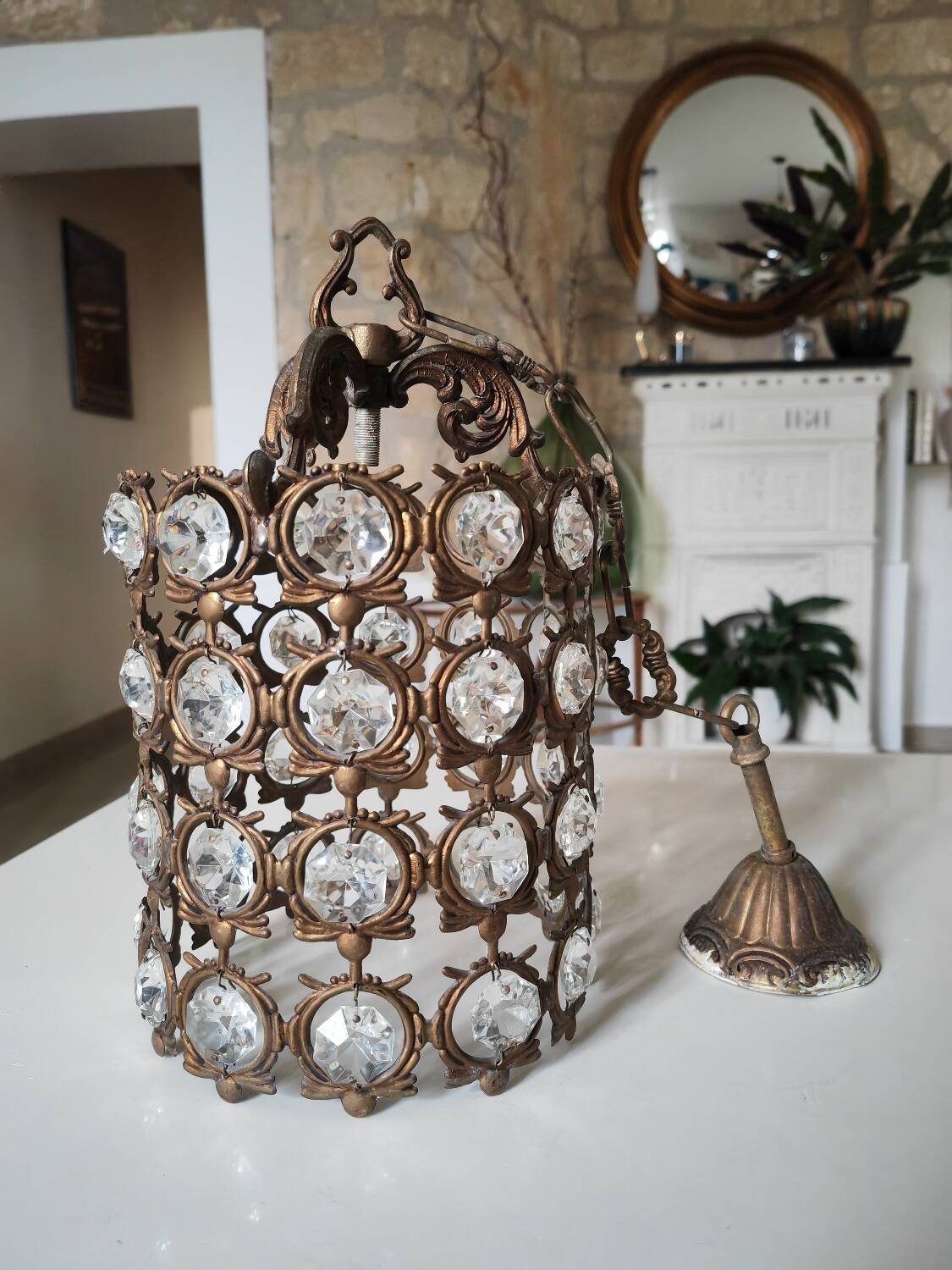 Hanging lantern light