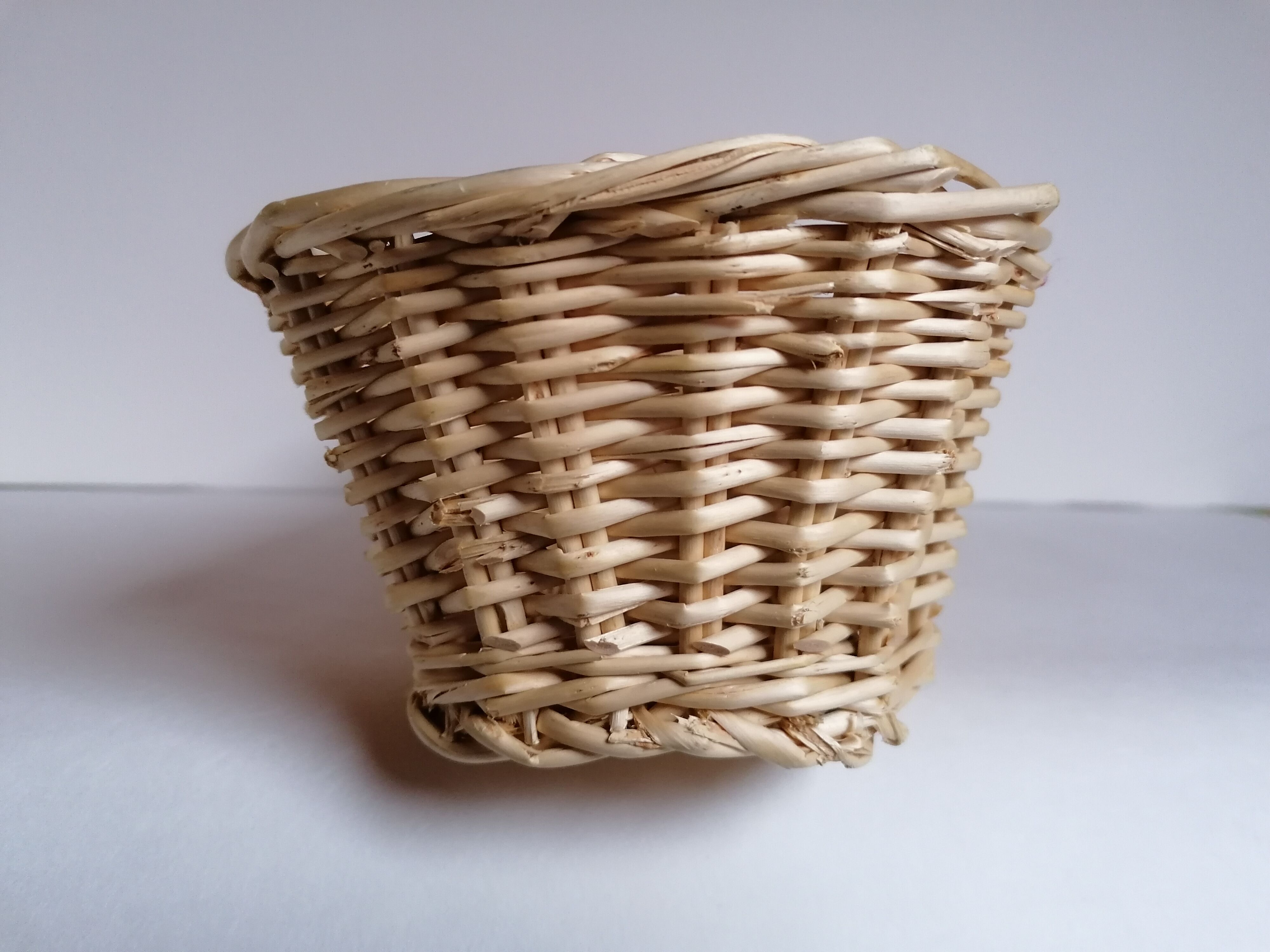 Wicker bread basket