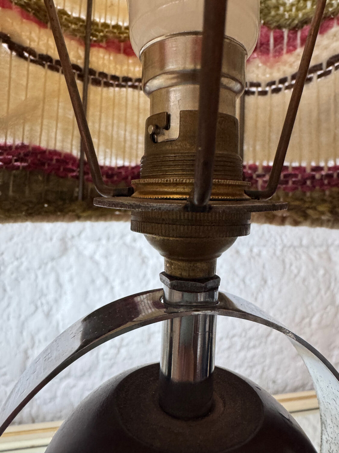 Lampe chrome bois laine années 70