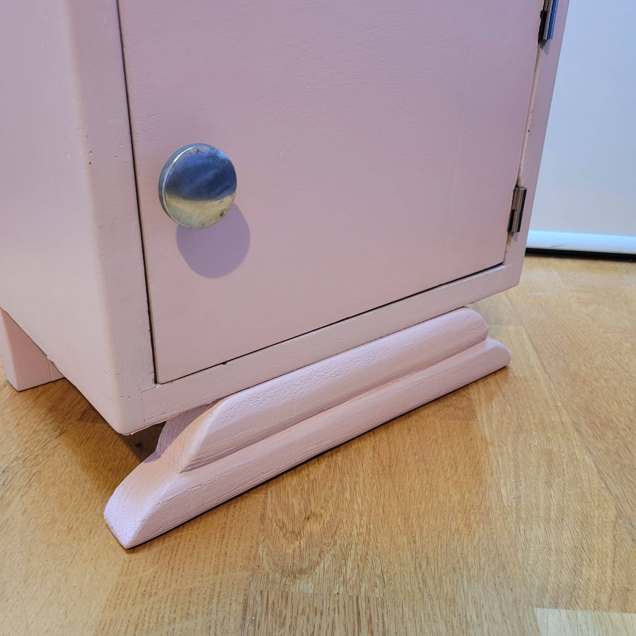 Petit chevet art déco rose