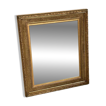 Small wooden mirror with gilded stucco in the Louis XVI style.