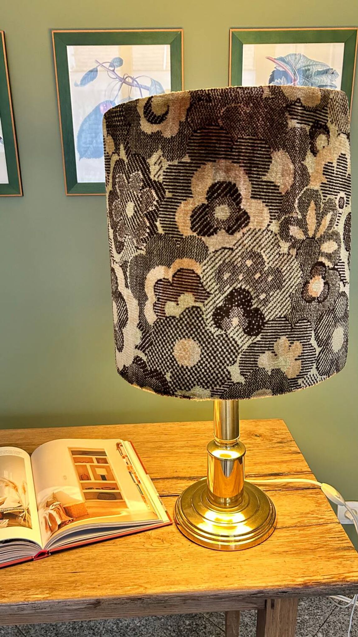 Lampe laiton et velours 1970