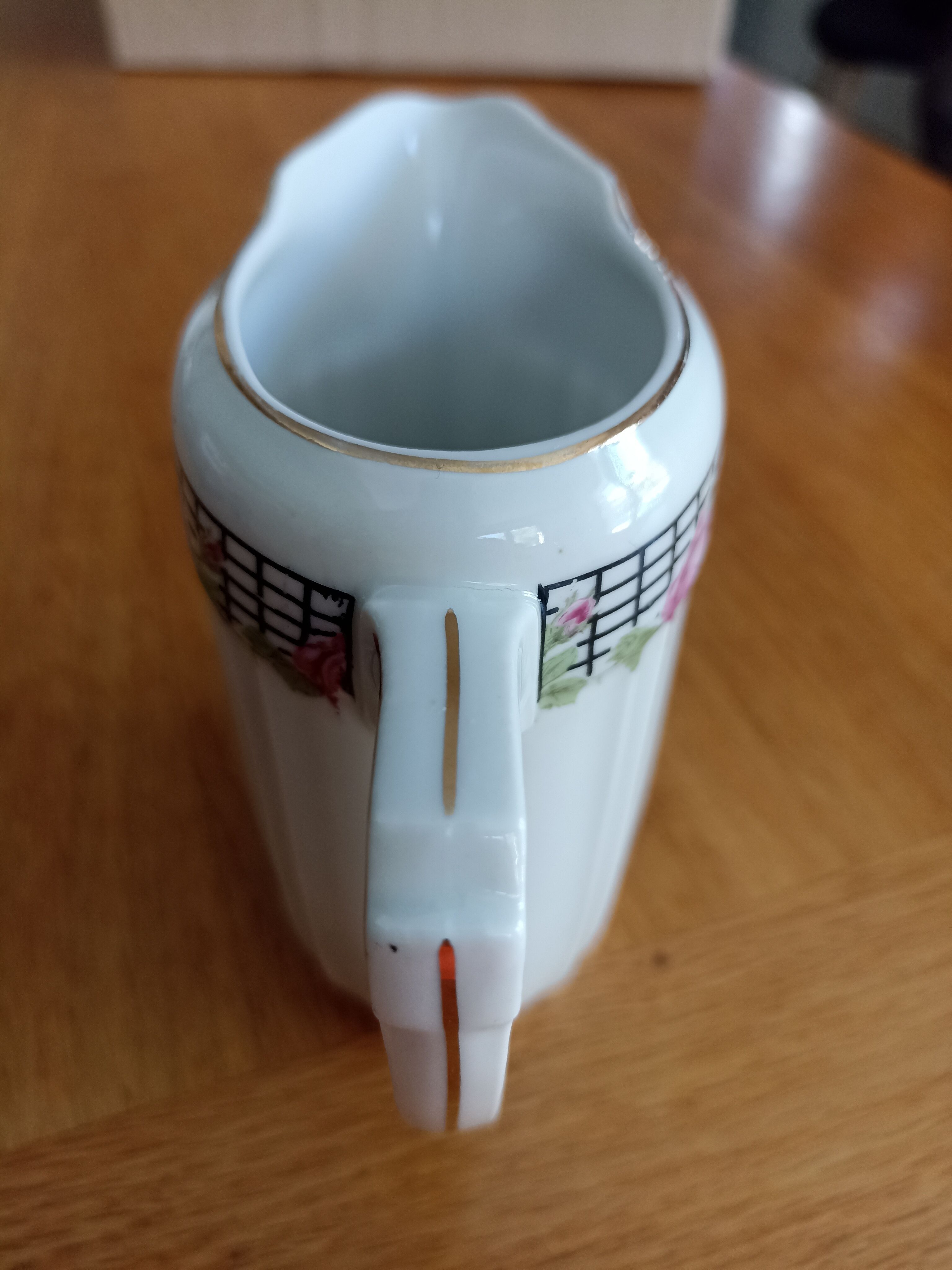 Milk pot