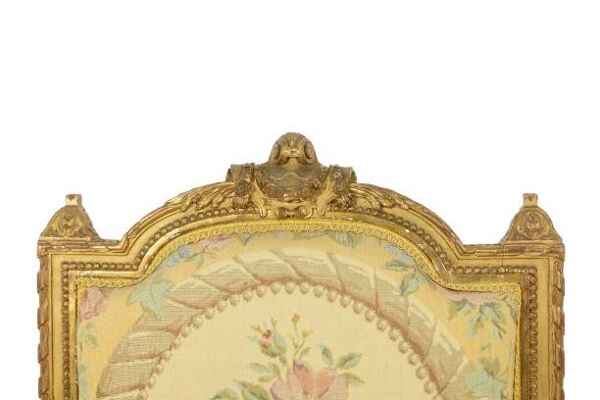 Paire de chaises en bois doré et tapisserie. Epoque Louis XVI