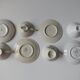 Lot de tasses en porcelaine fine dépareillées signées avec soucoupe
