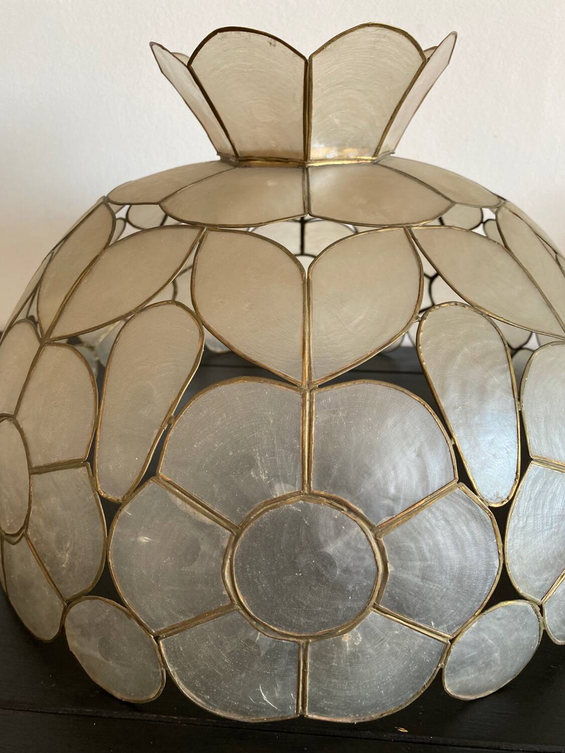 Tiffany style mother-of-pearl pendant light
