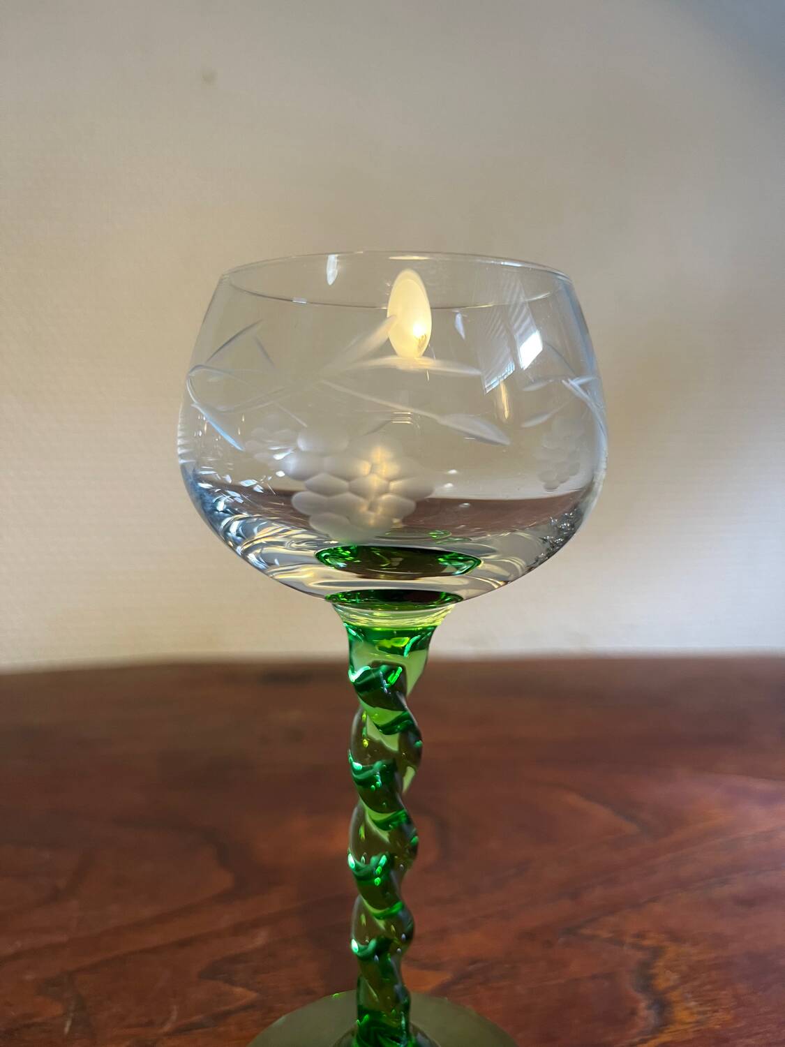Alsace Bas-Rhin wine glass with turned and chiseled glass base