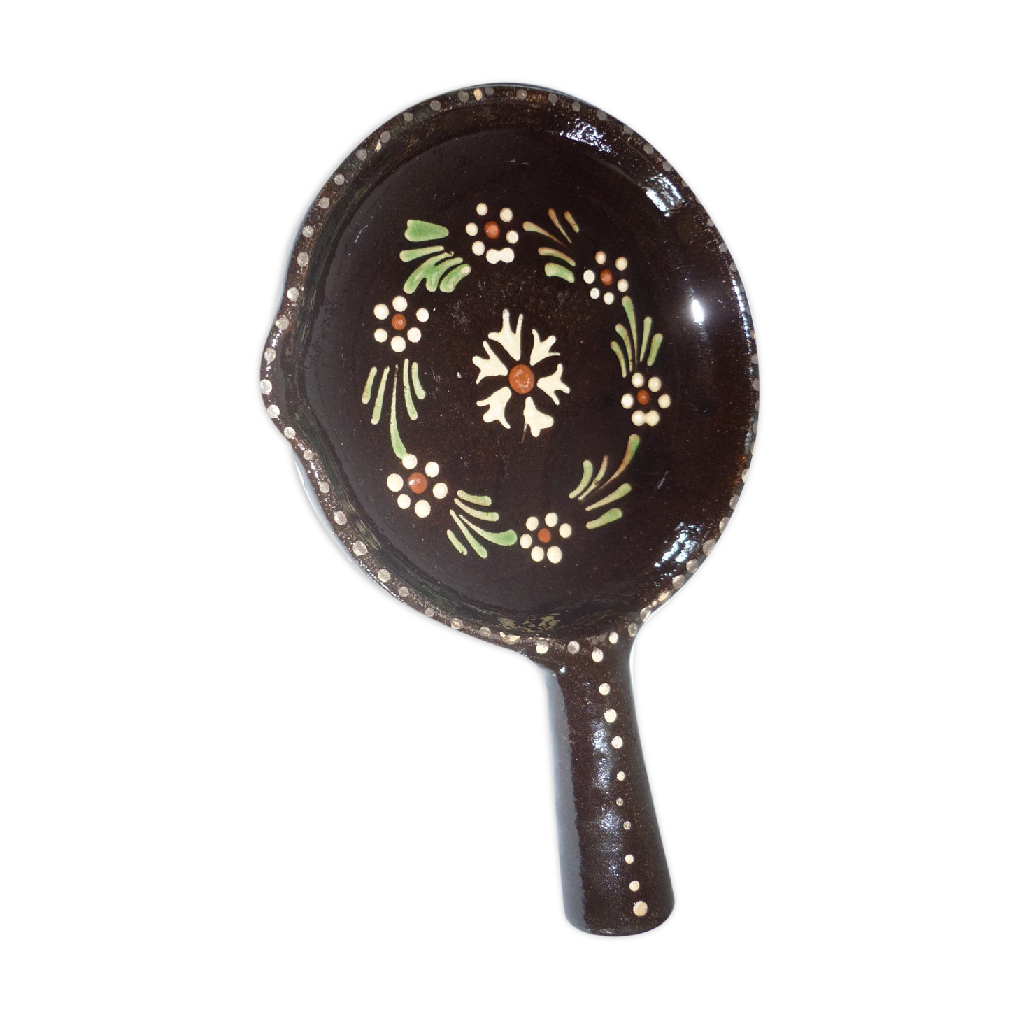 Brown ceramic pan, flower decorations