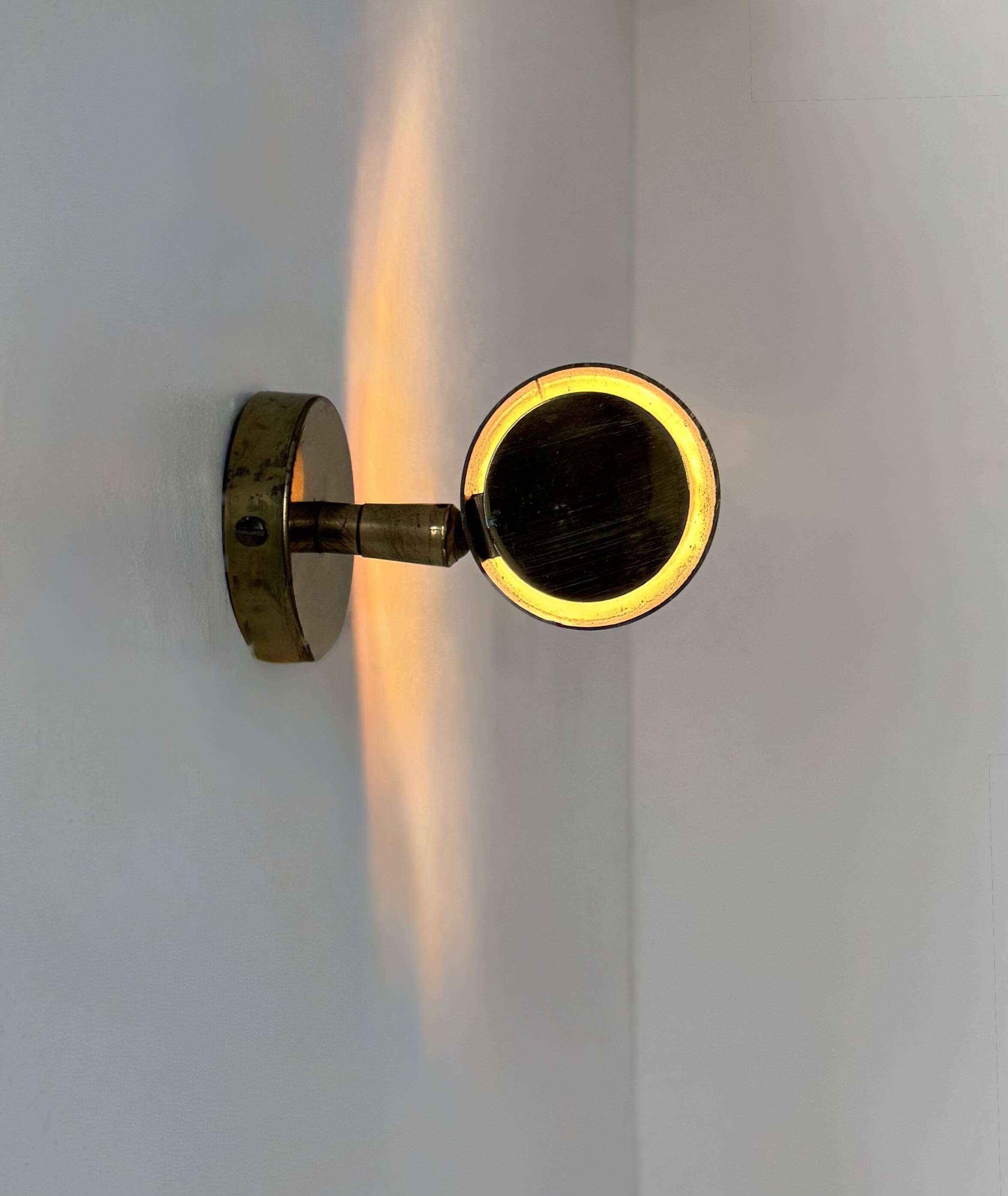 Applique vintage laiton orientable, France, 1950