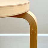 Tabouret Alvar Aalto 60 en contreplaqué de bouleau par Artek