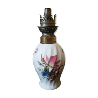 Lampe à pétrole ancienne en porcelaine décorée à la main