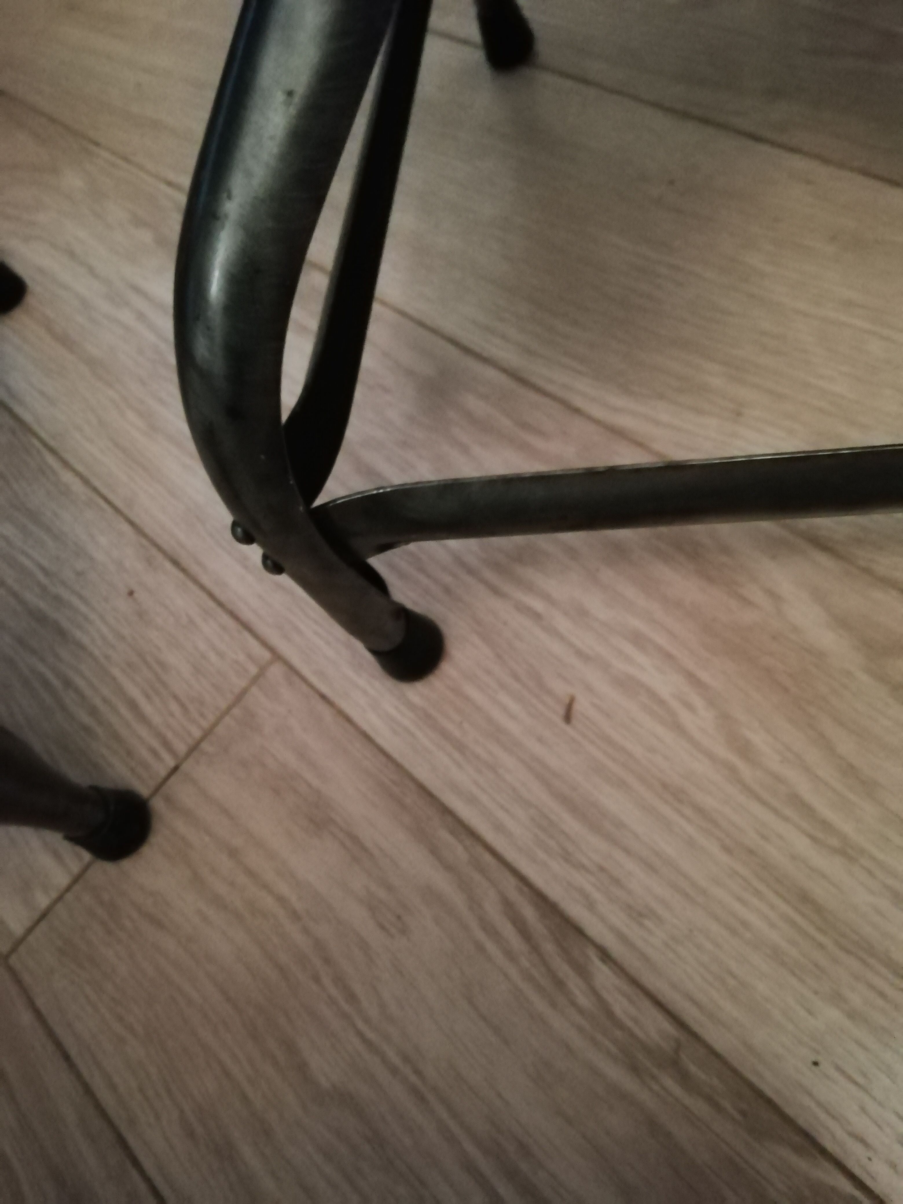 Paire de chaises Nicolle "queue de baleine"