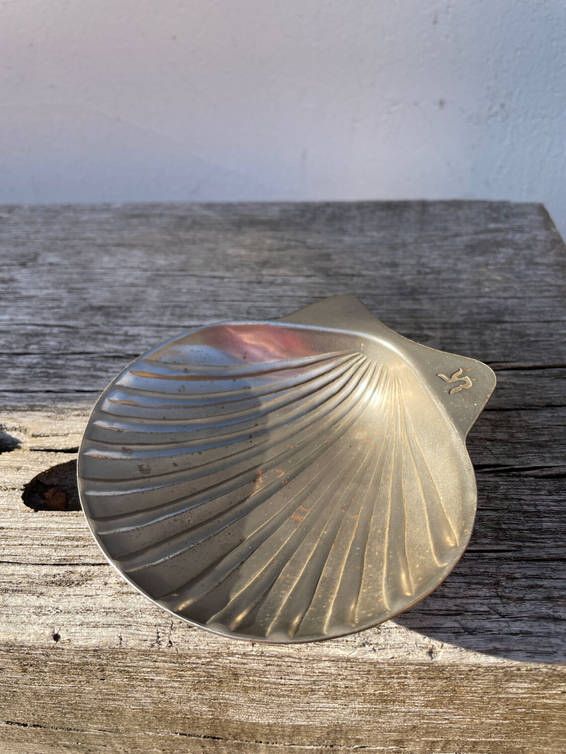 Silver-plated metal shell bowl