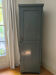 Armoire parisienne ancienne patinée, avec étagères amovibles 