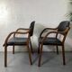 Paire de fauteuils en cuir et bois