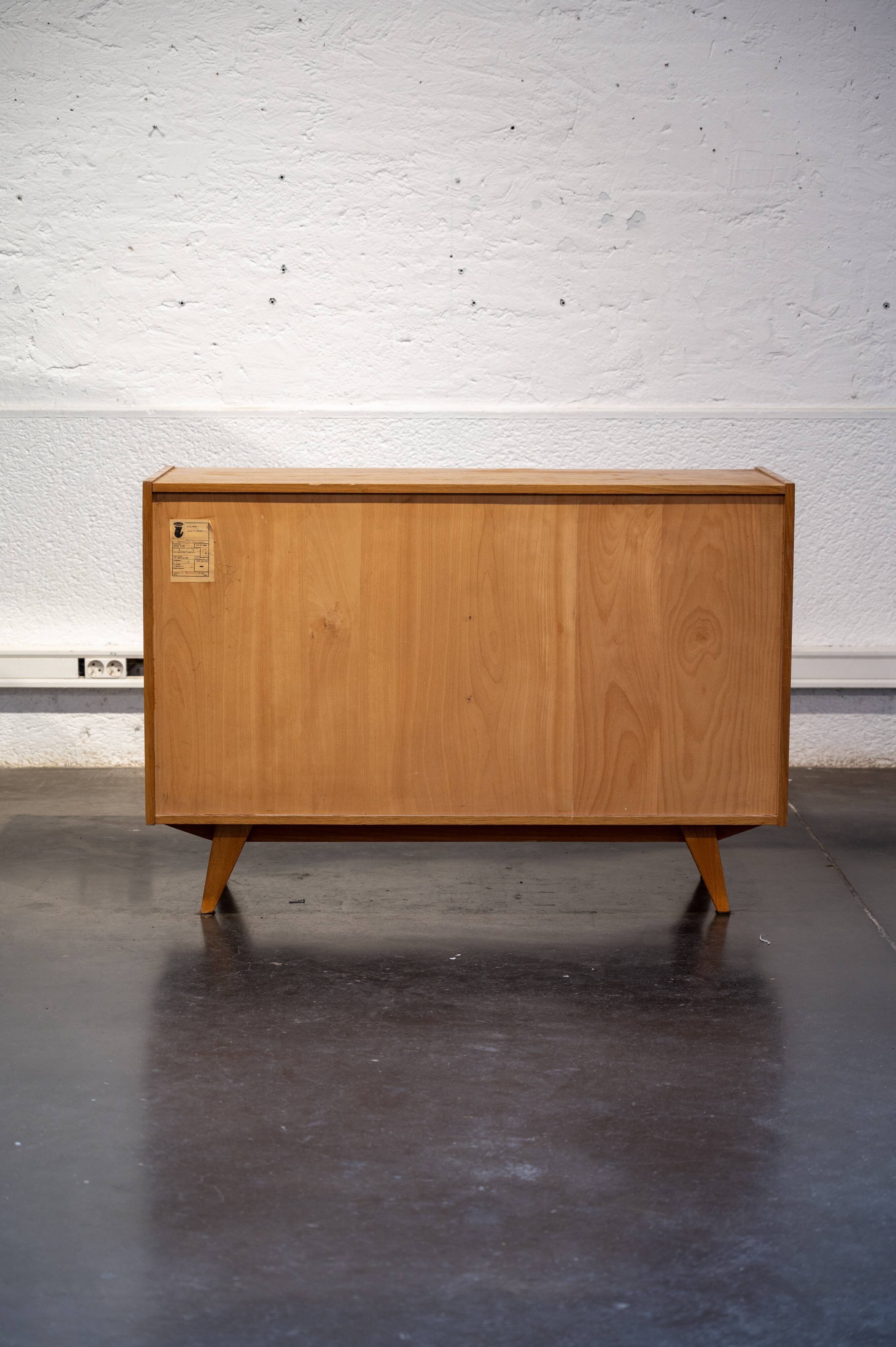 Black and white Jiroutek buffet