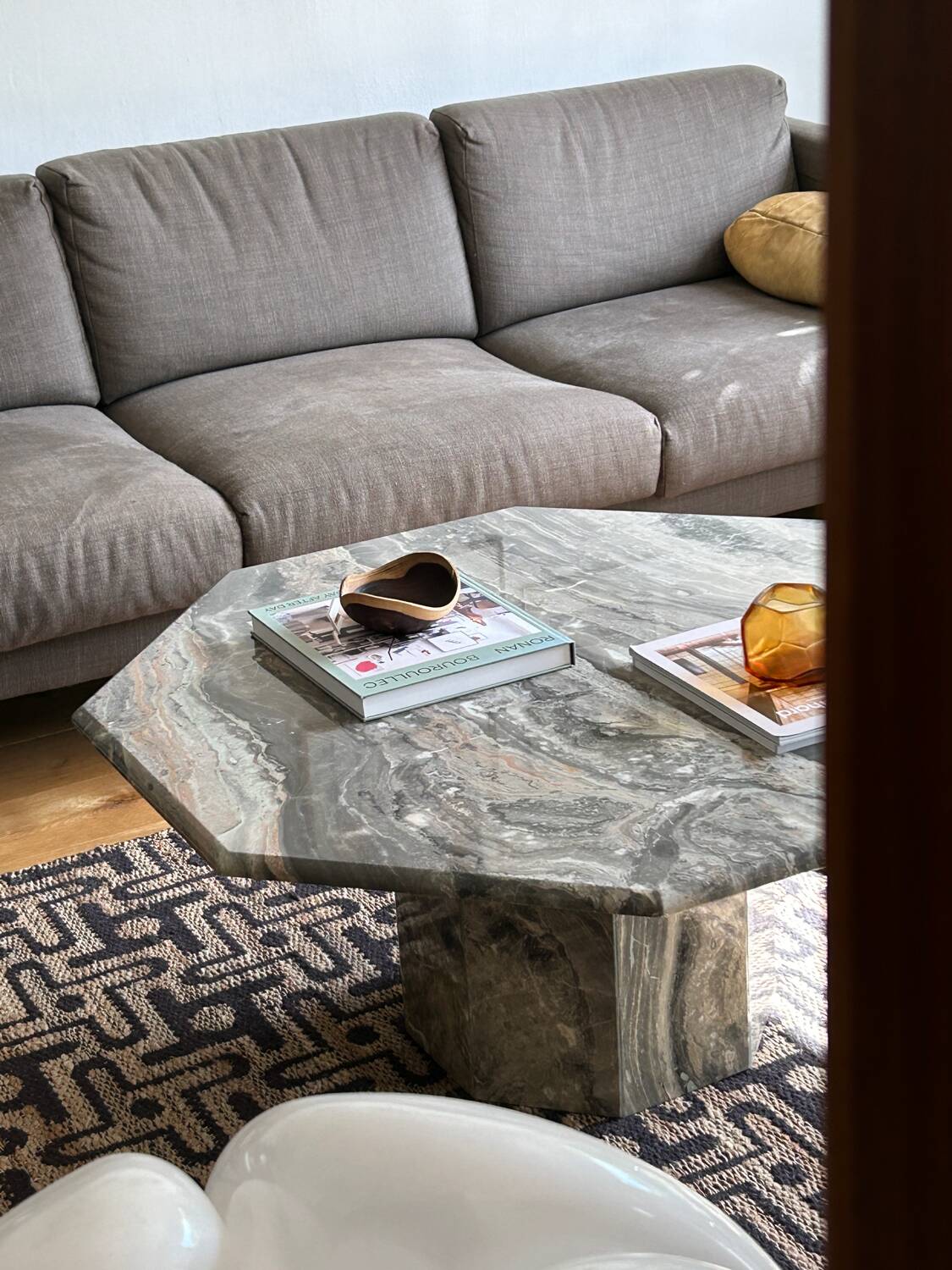 Table basse octogonale en marbre vintage italien en vert gris chaud