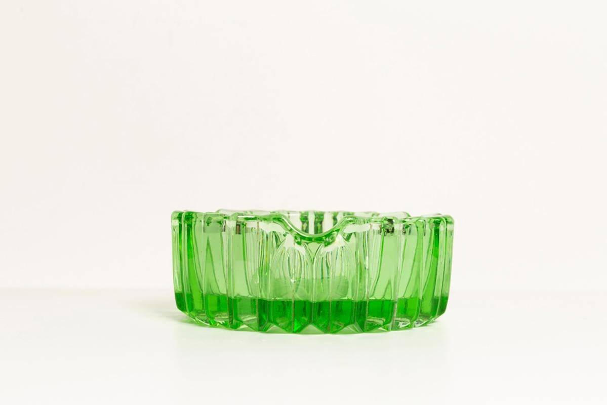 Green crystal bowl ashtray from the mid-20th century, Italy, 1970s.