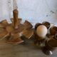 Six coquetiers en bois tourné sur leur presentoir