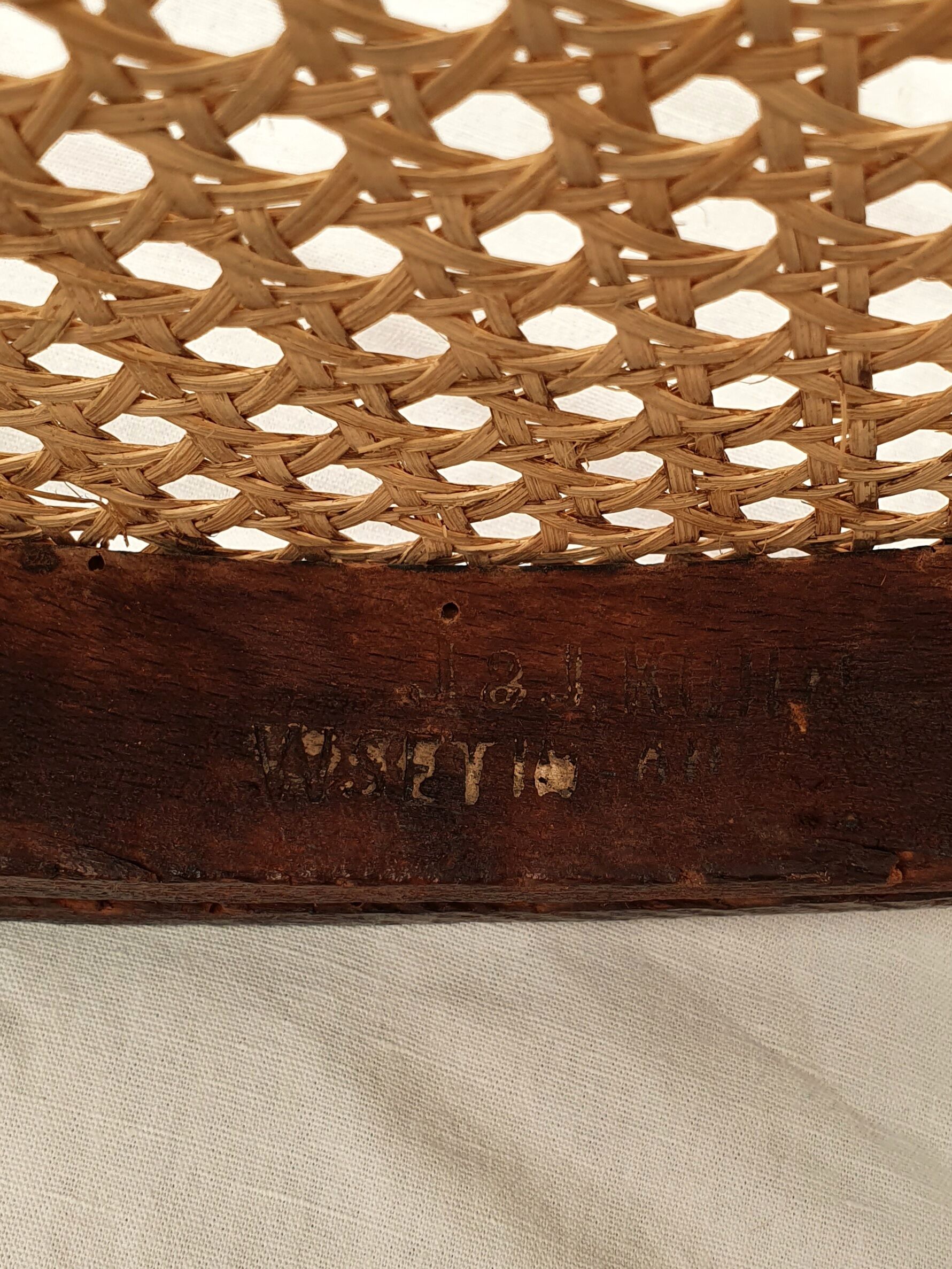 Paire de chaises cannées J&J Kohn  n°36