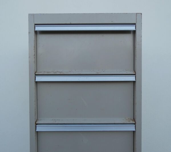 Casier de rangement en métal
