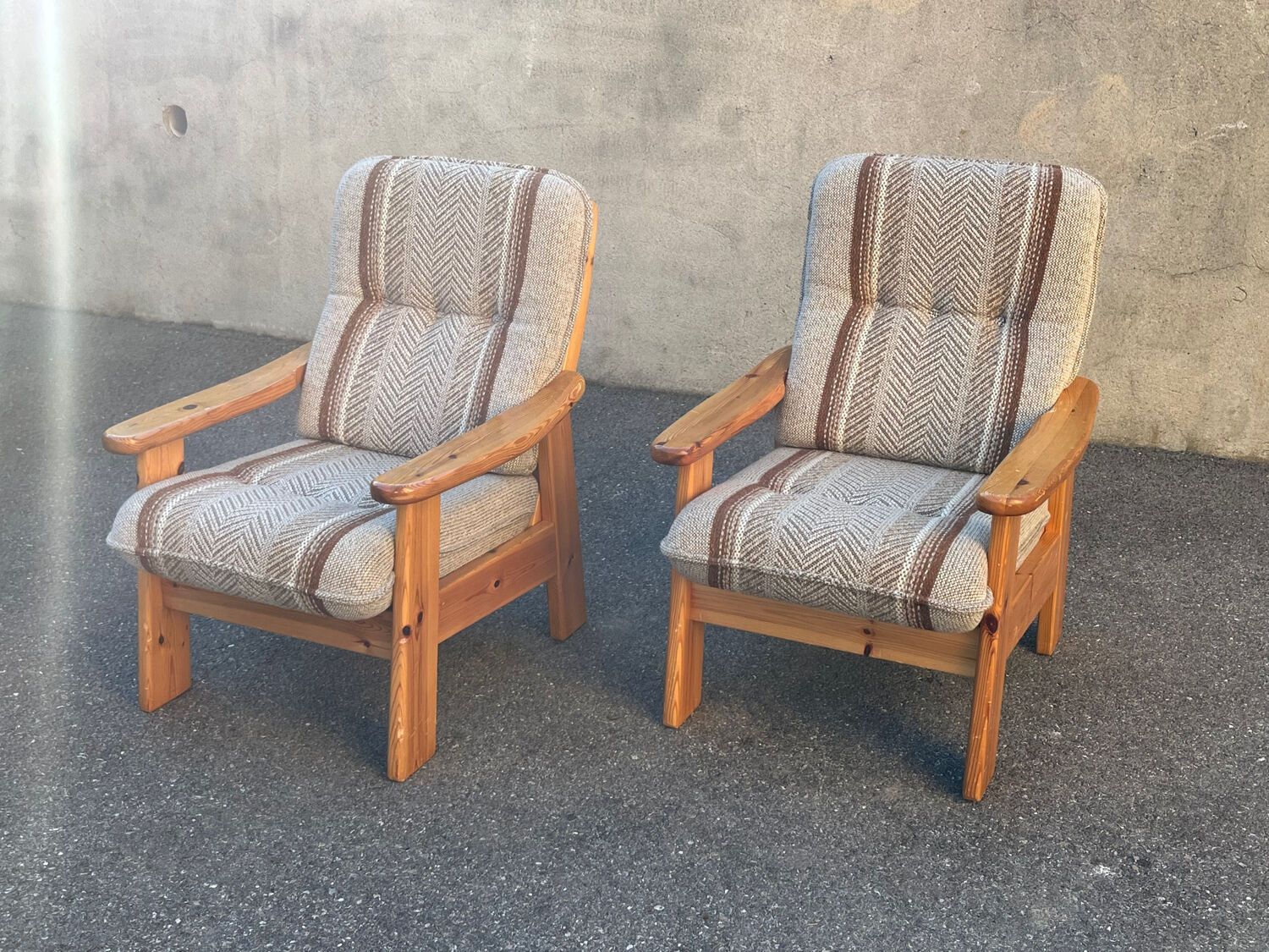 Pair of armchairs from Les Arcs in pine and wool 1970