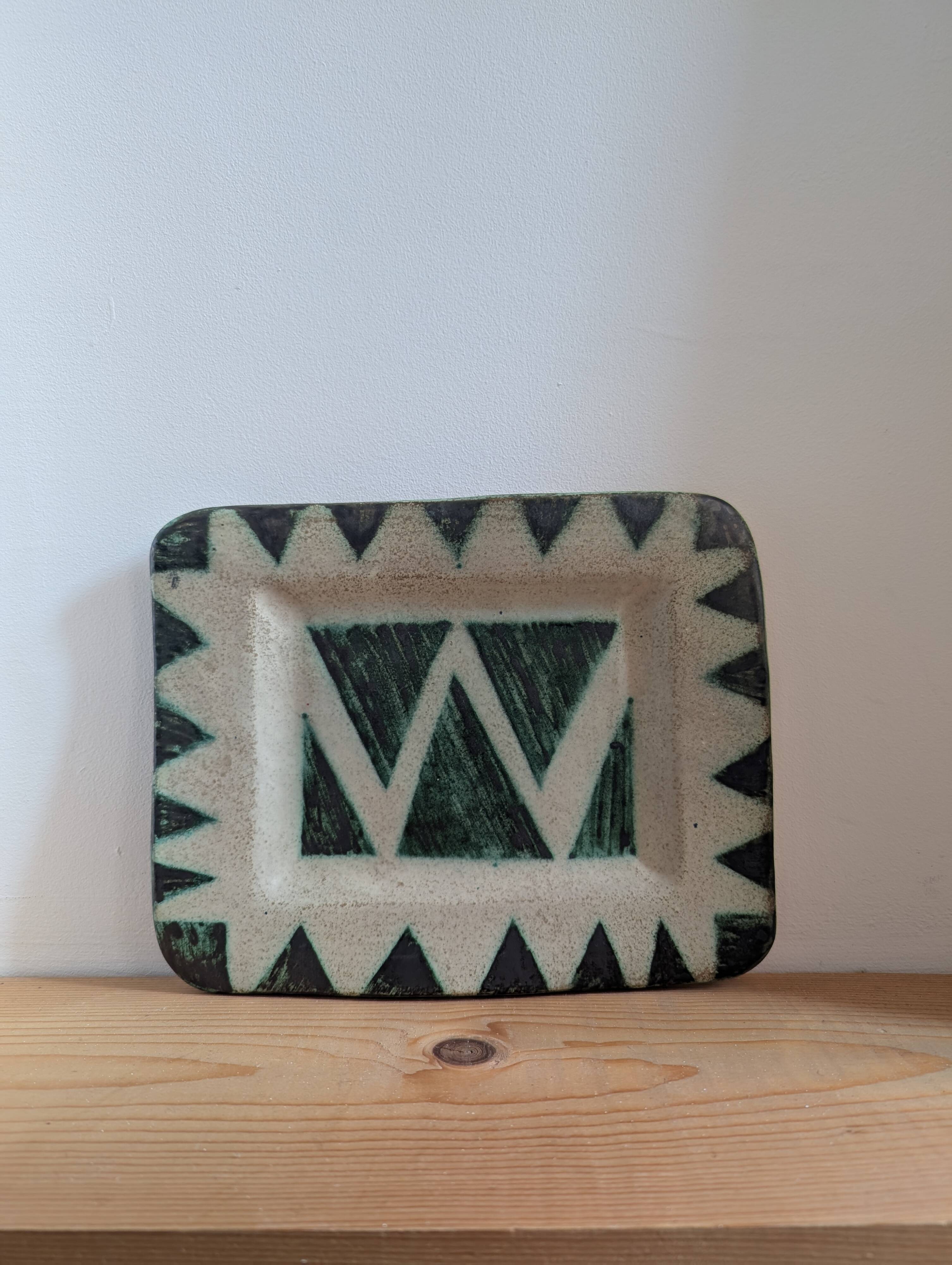 Ceramic pocket emptier