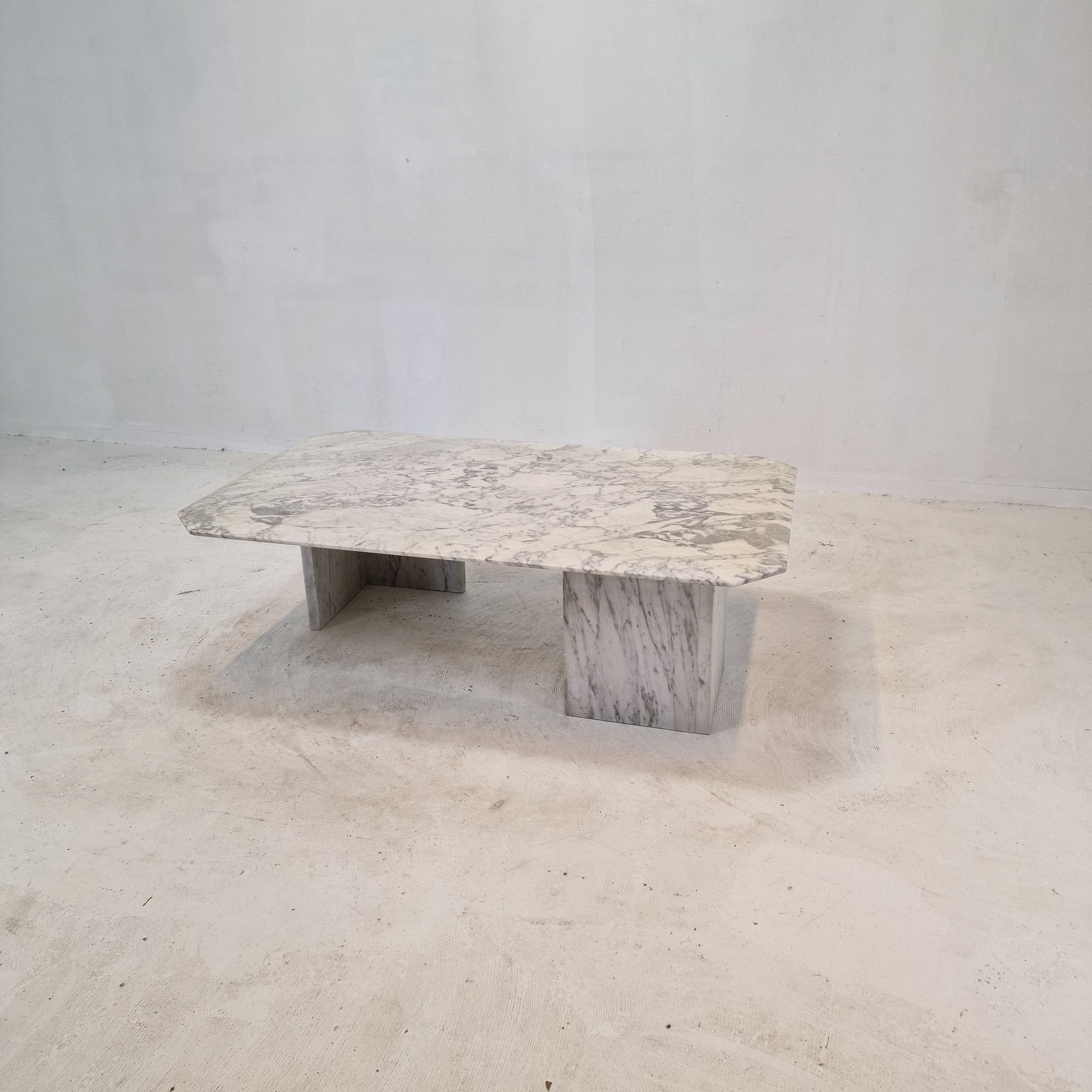 Table basse en marbre italien années 1970