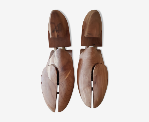 Wooden shoe trees