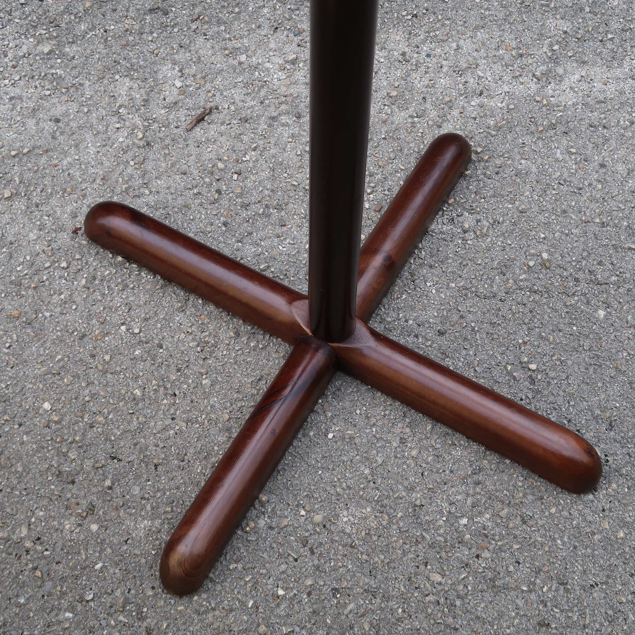 Swivel and modular coat rack h160