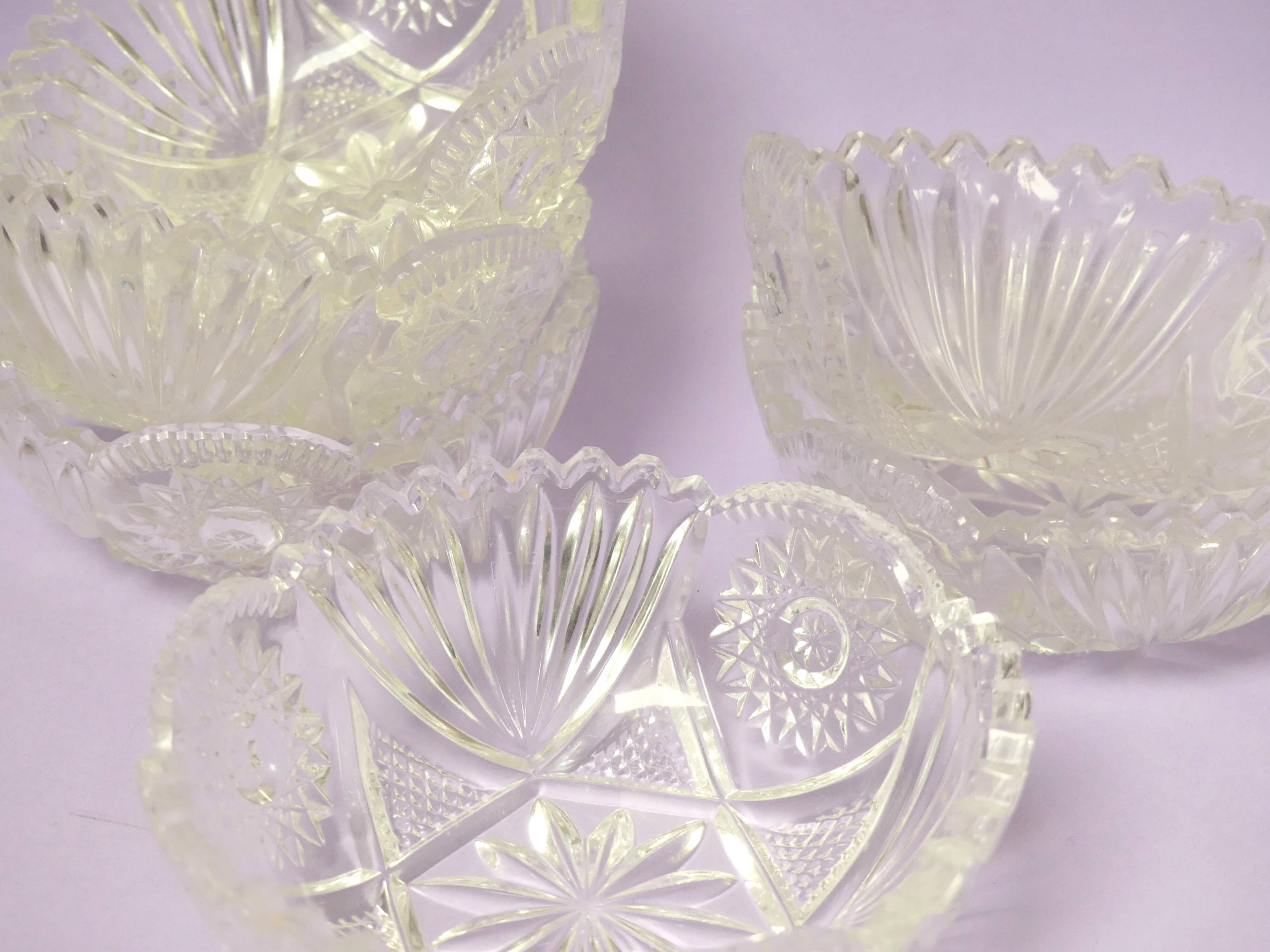 6 cups in chiseled glass