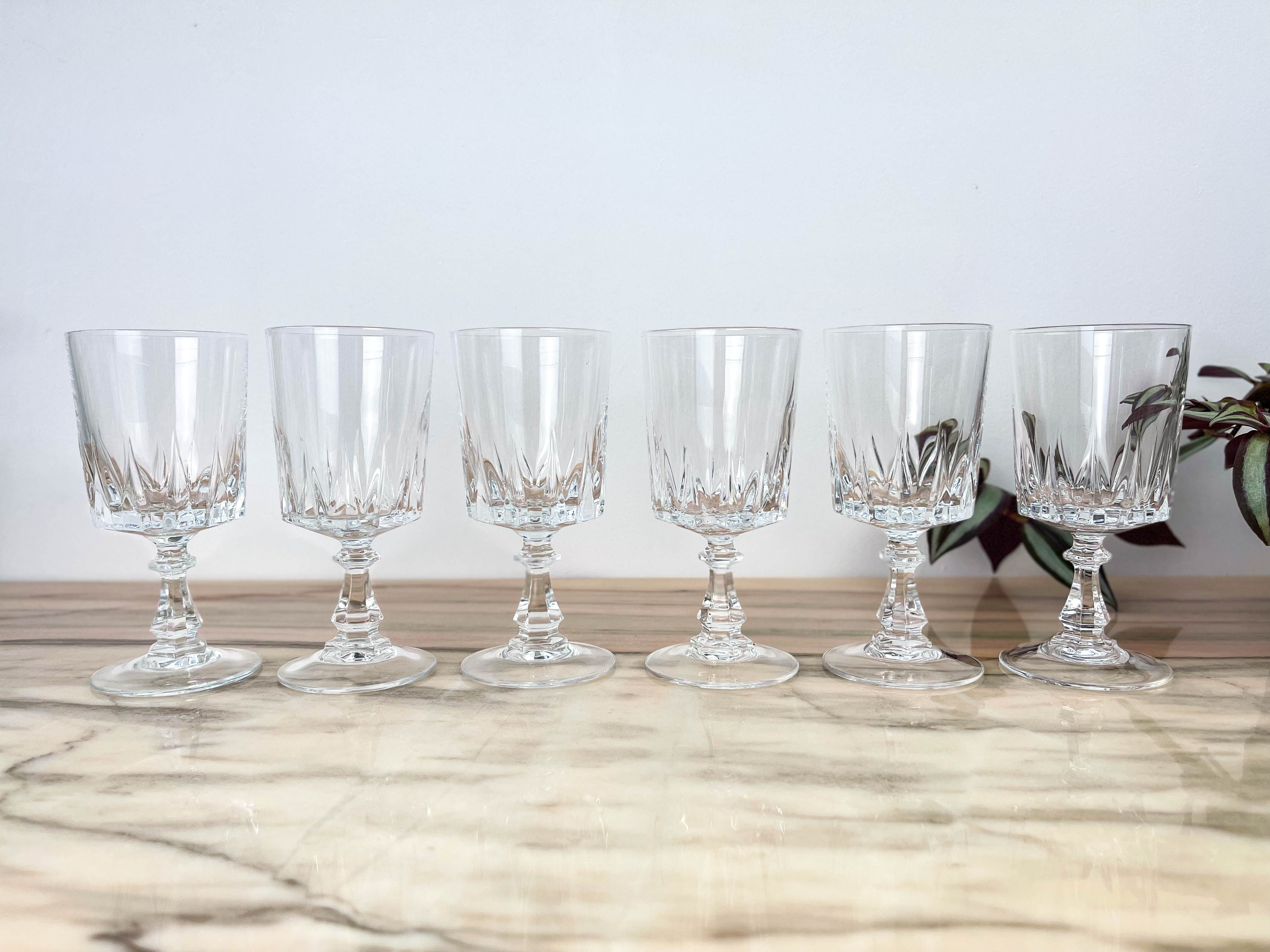 6 white wine glasses, Arques crystal, Louvre model