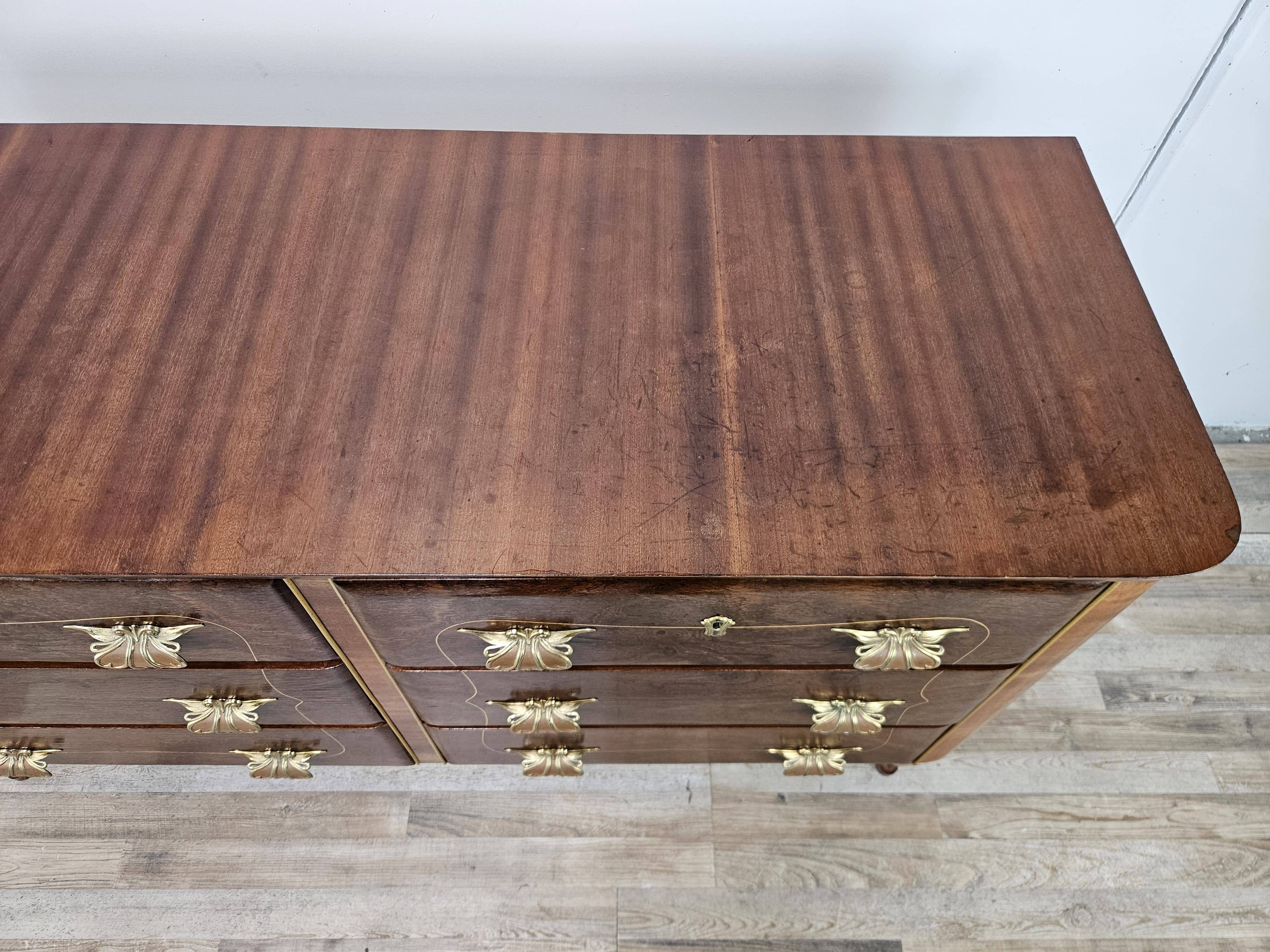 1950s Art Decò walnut burl and brass chest of drawers
