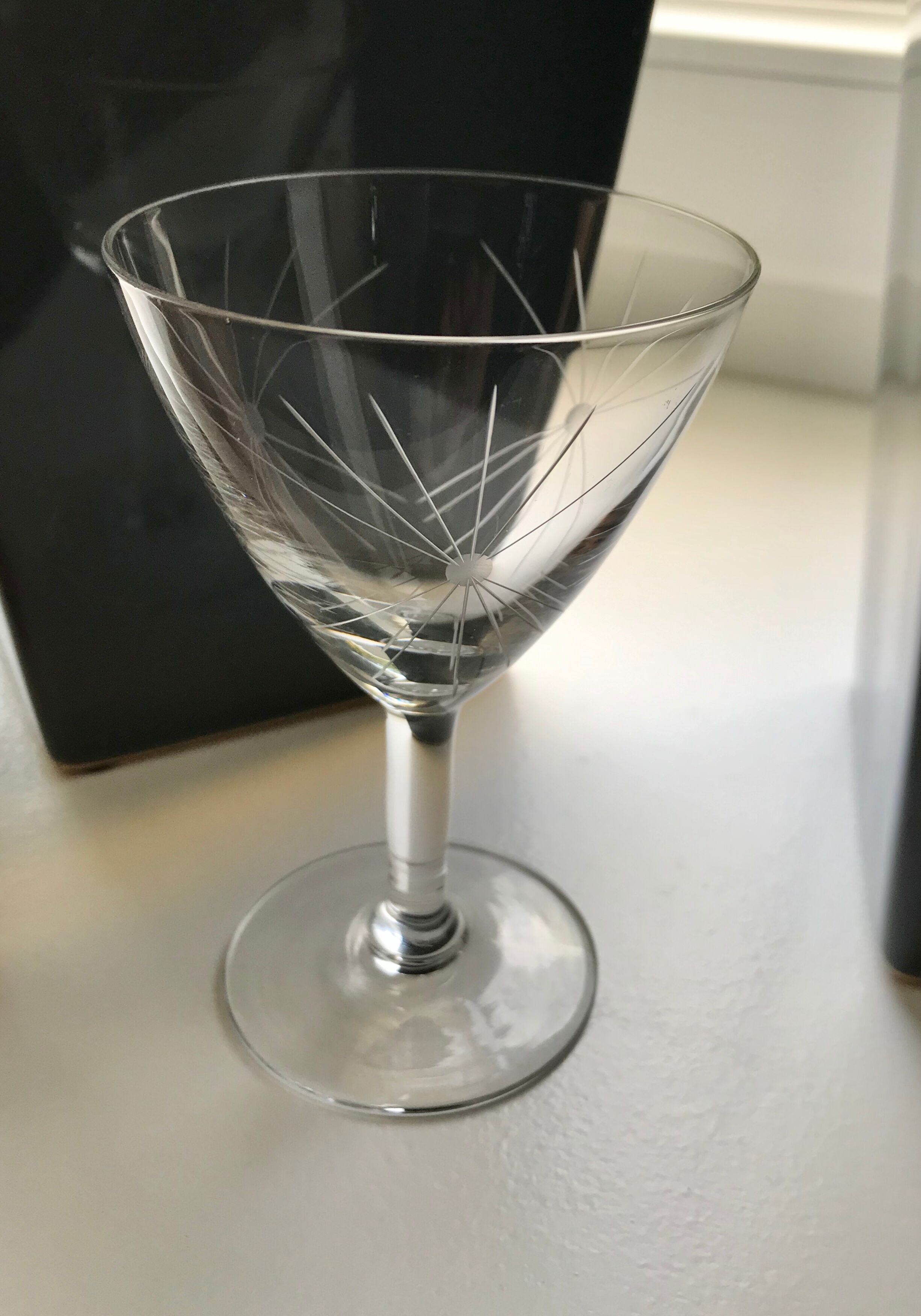 Set of 5 engraved wine glasses star model 50s