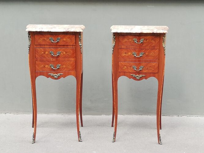 Paire de tables de chevet de style Louis XV
