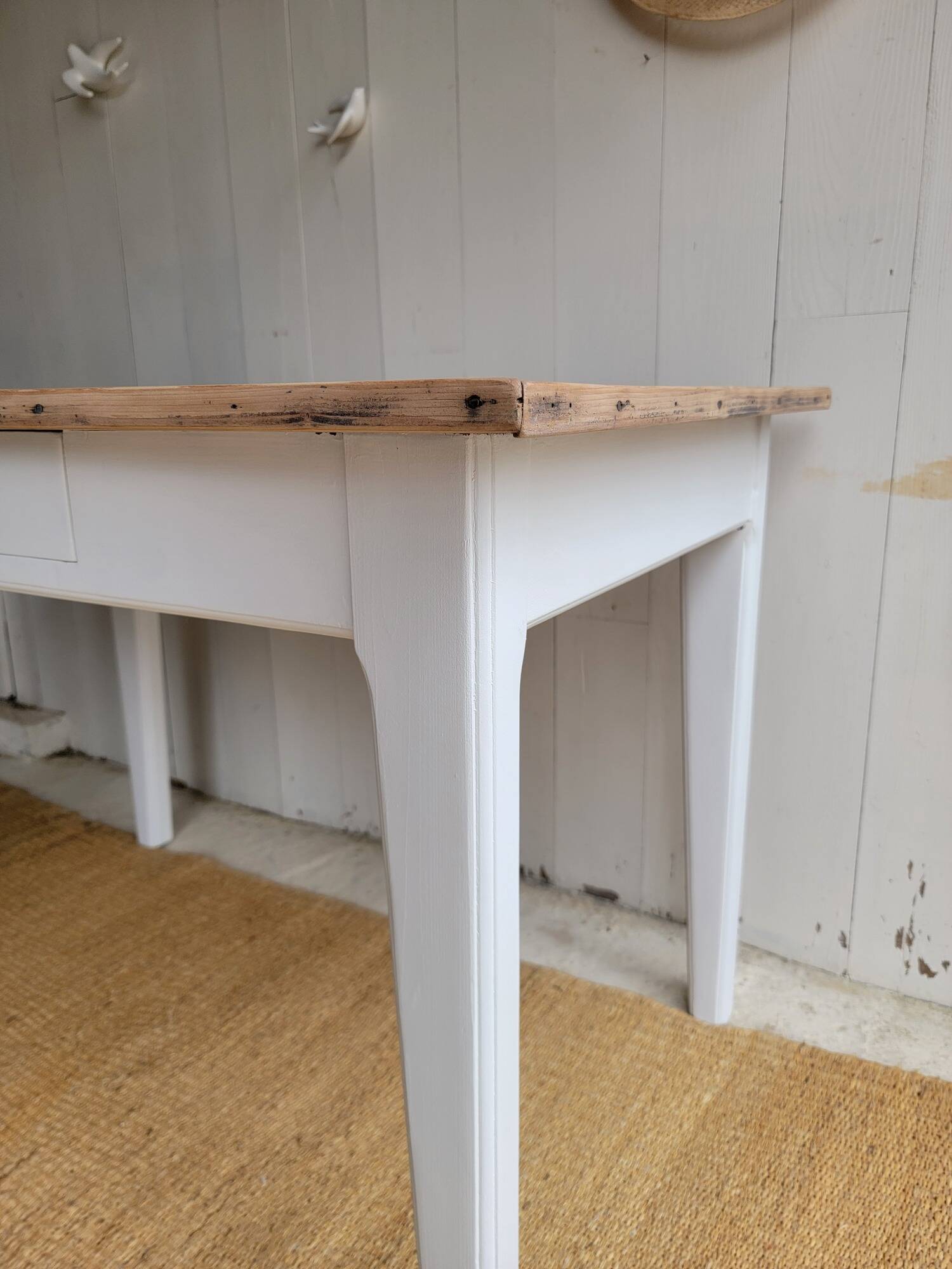 Rectangular wooden dining table - 4/6 people