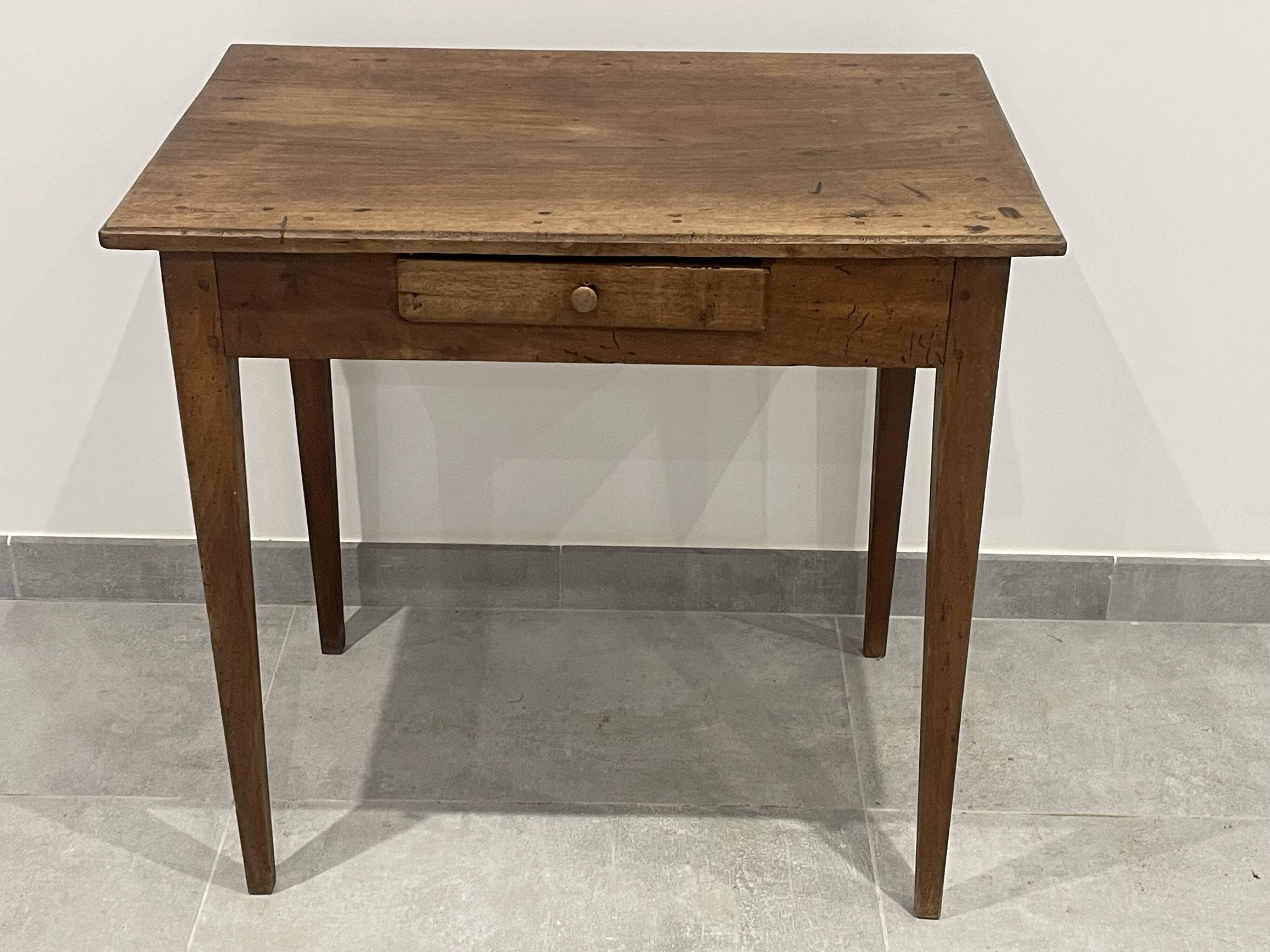 Side table in natural wood, spindle legs