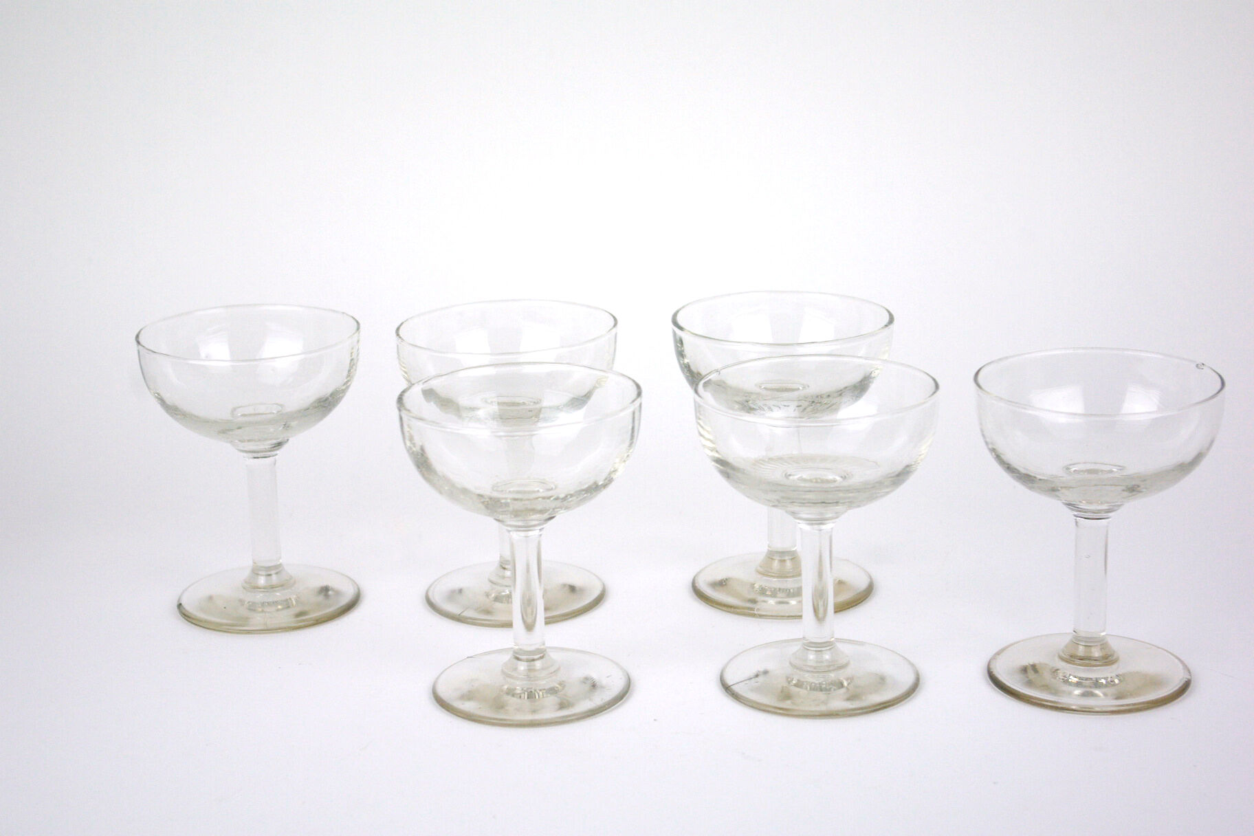 Lot of 6 round cocktail glasses in transparent glass with grooves