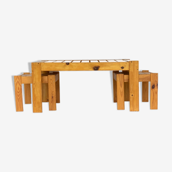 Banc de table gigogne en pin à lattes scandinave avec tabourets ou tables d’appoint, années 1970