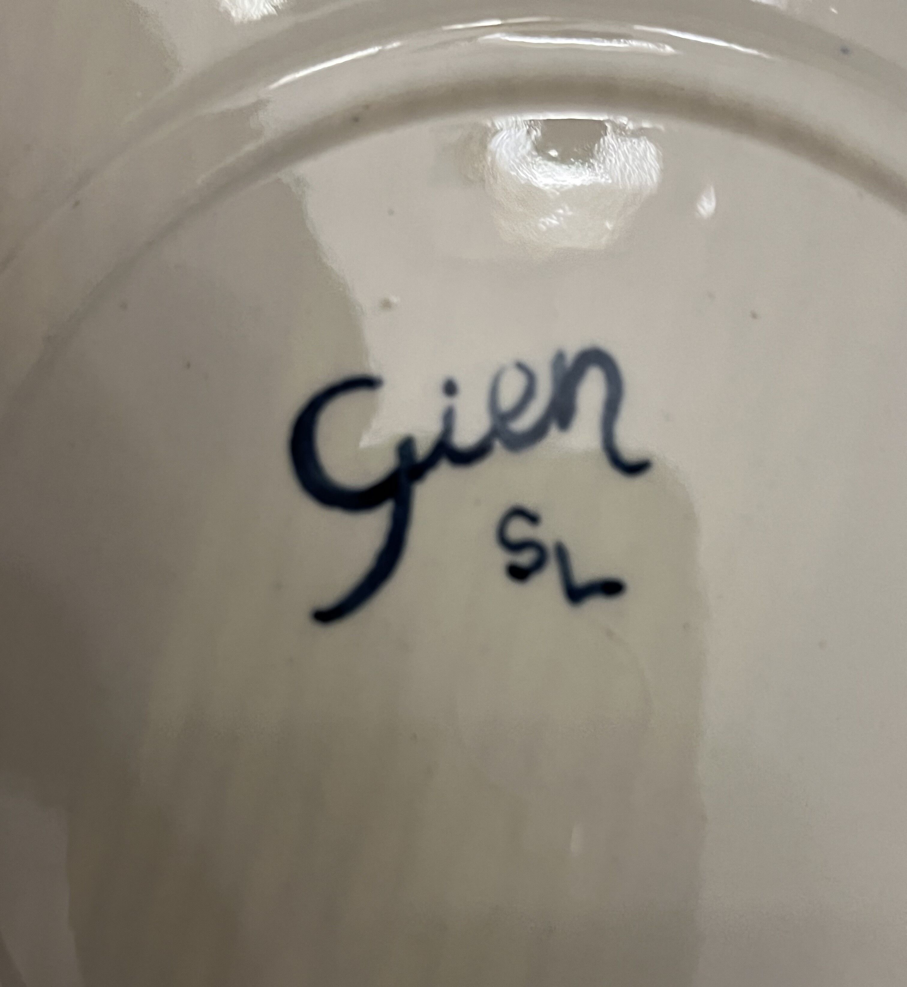 Round dish in gien earthenware