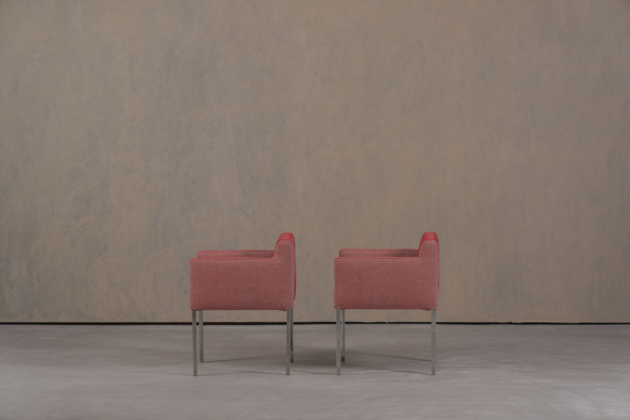 2 fauteuils Ligne Roset en tissu rose, France années 2000