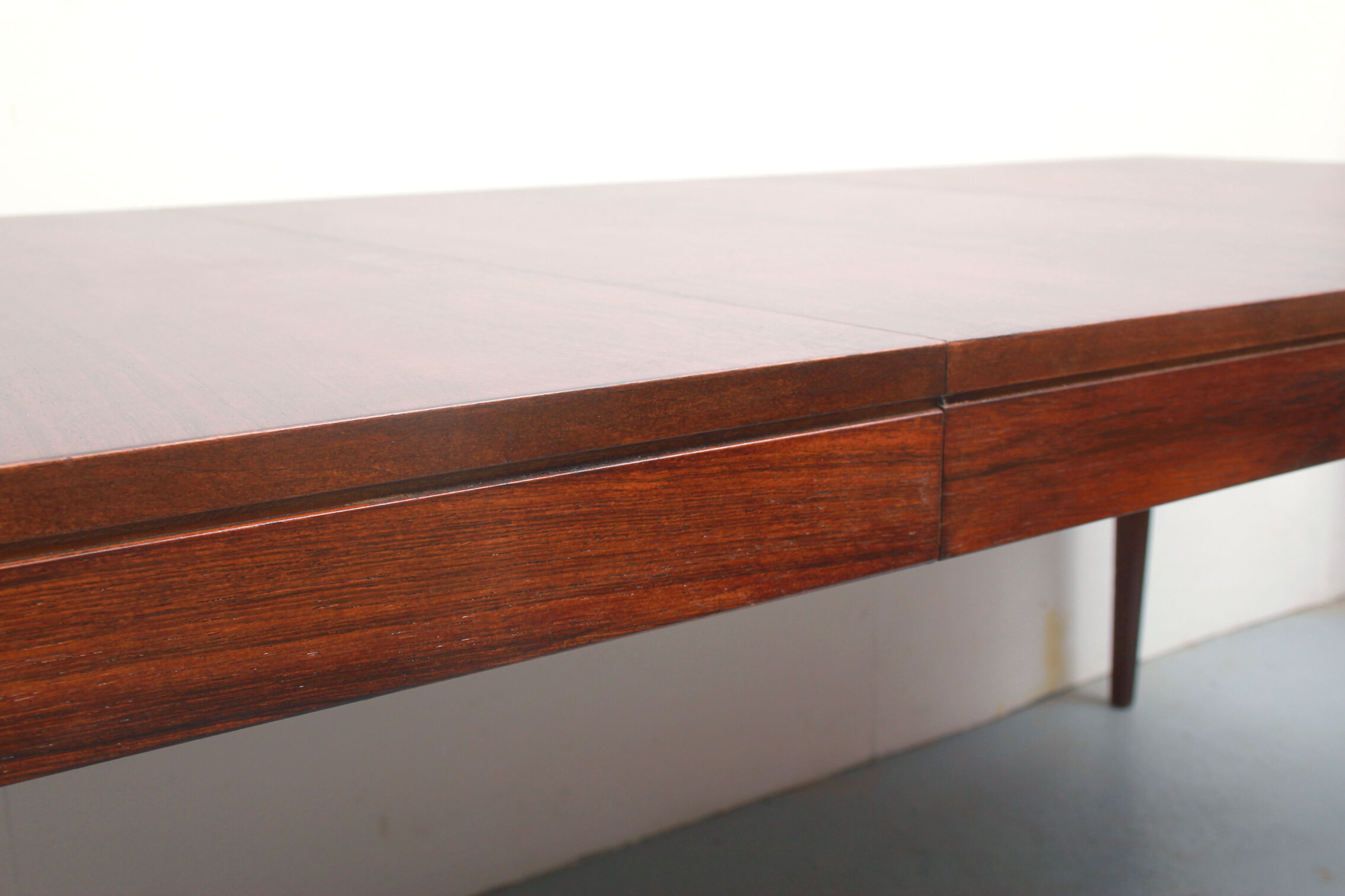 Salle à manger extensible des années 1960 en palissandre, restaurée