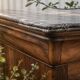 Commode d’époque Louis-Philippe en ronce de noyer, milieu du XIXe siècle