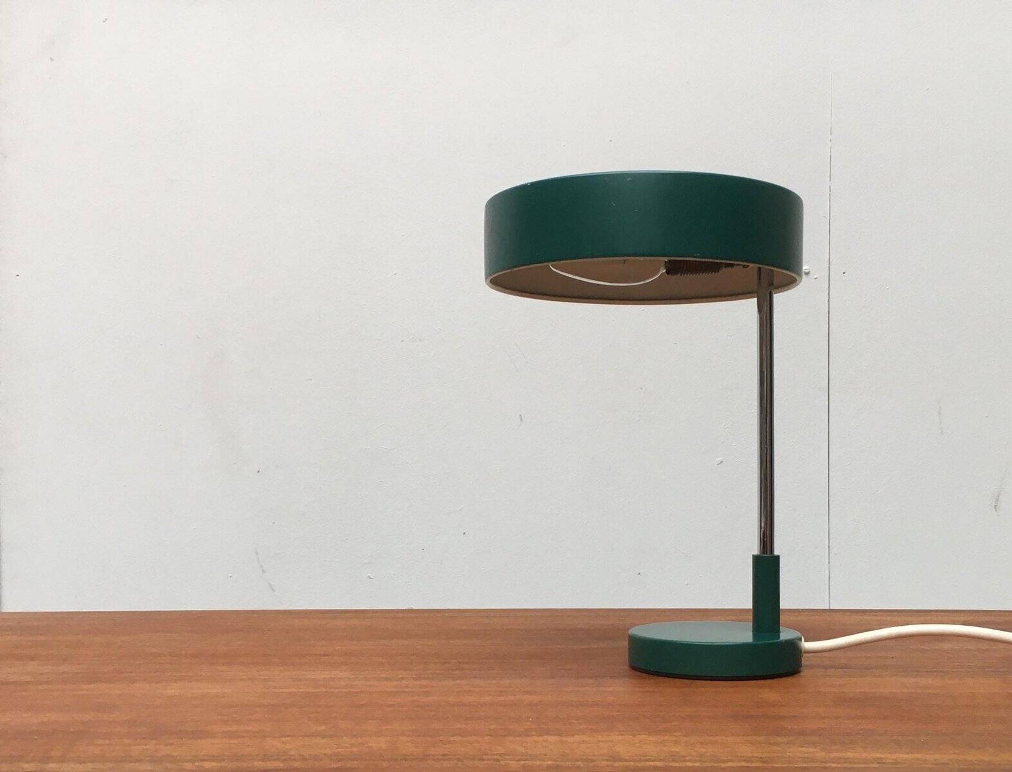 Lampe de table allemande 6890 de milieu de siècle de Kaiser Idell / Kaiser Leuchten
