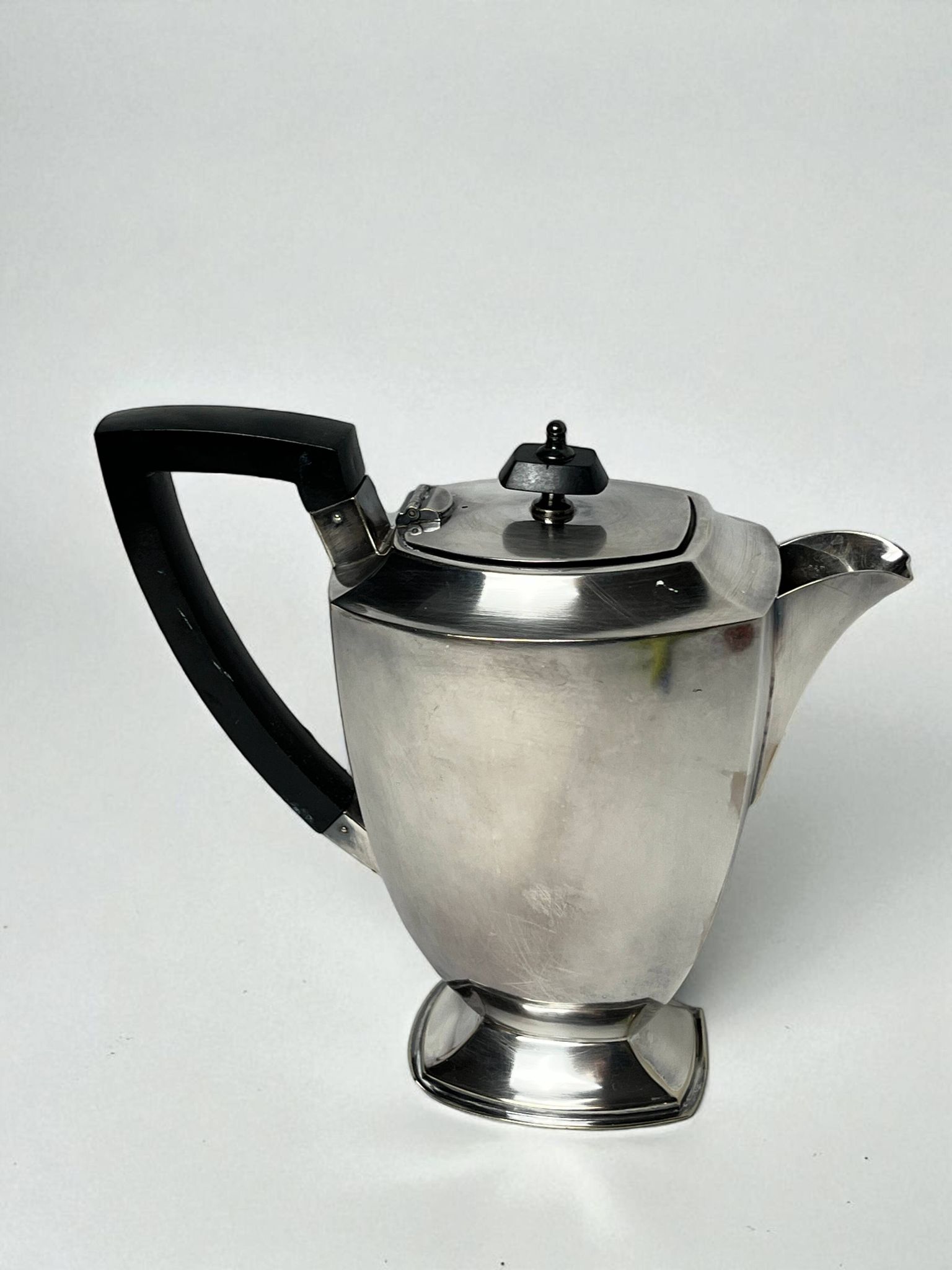 Art déco, verseuse anglaise métal argenté Sheffield ébène vers 1930