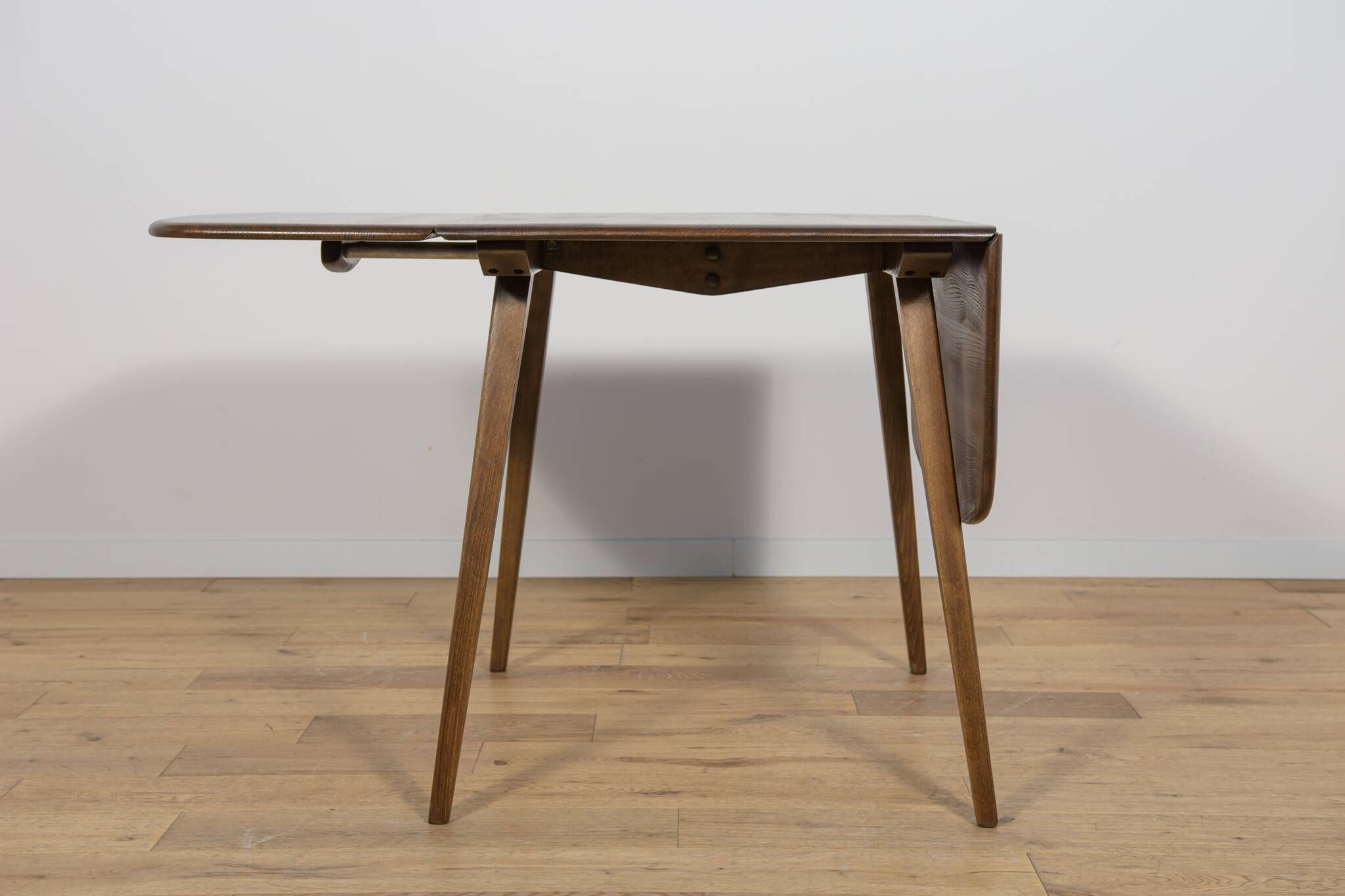 Table à manger Goldsmith Series par Lucian Ercolani pour Ercol, Royaume-Uni