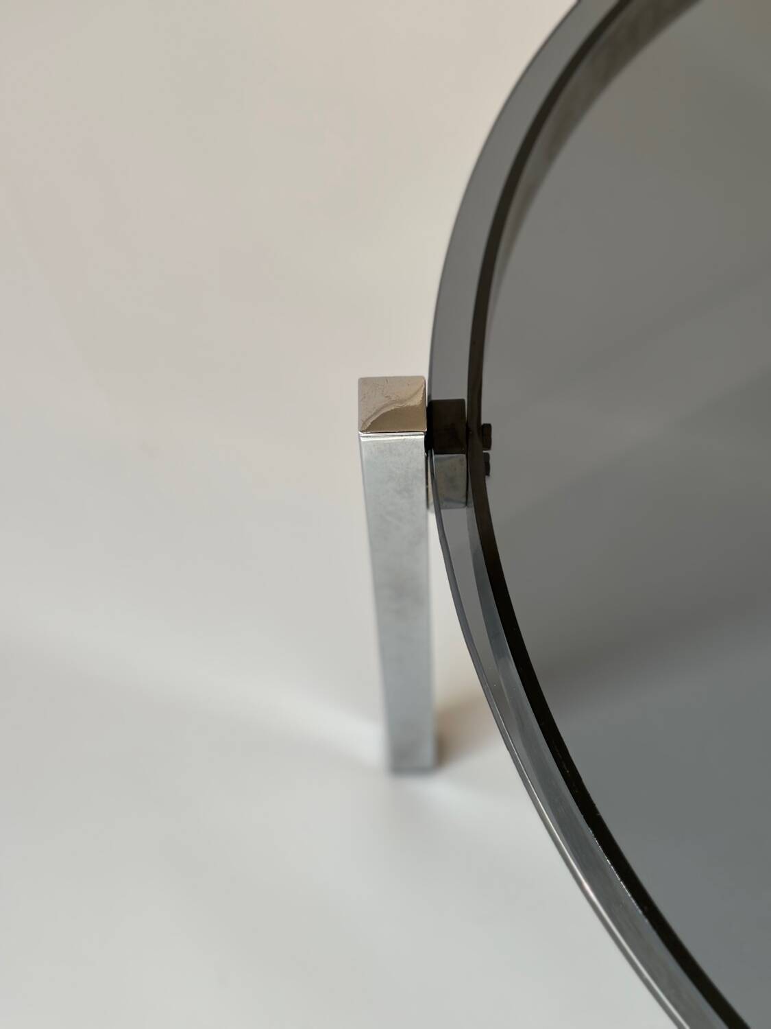 Table basse, chrome et verre fumé, 1970