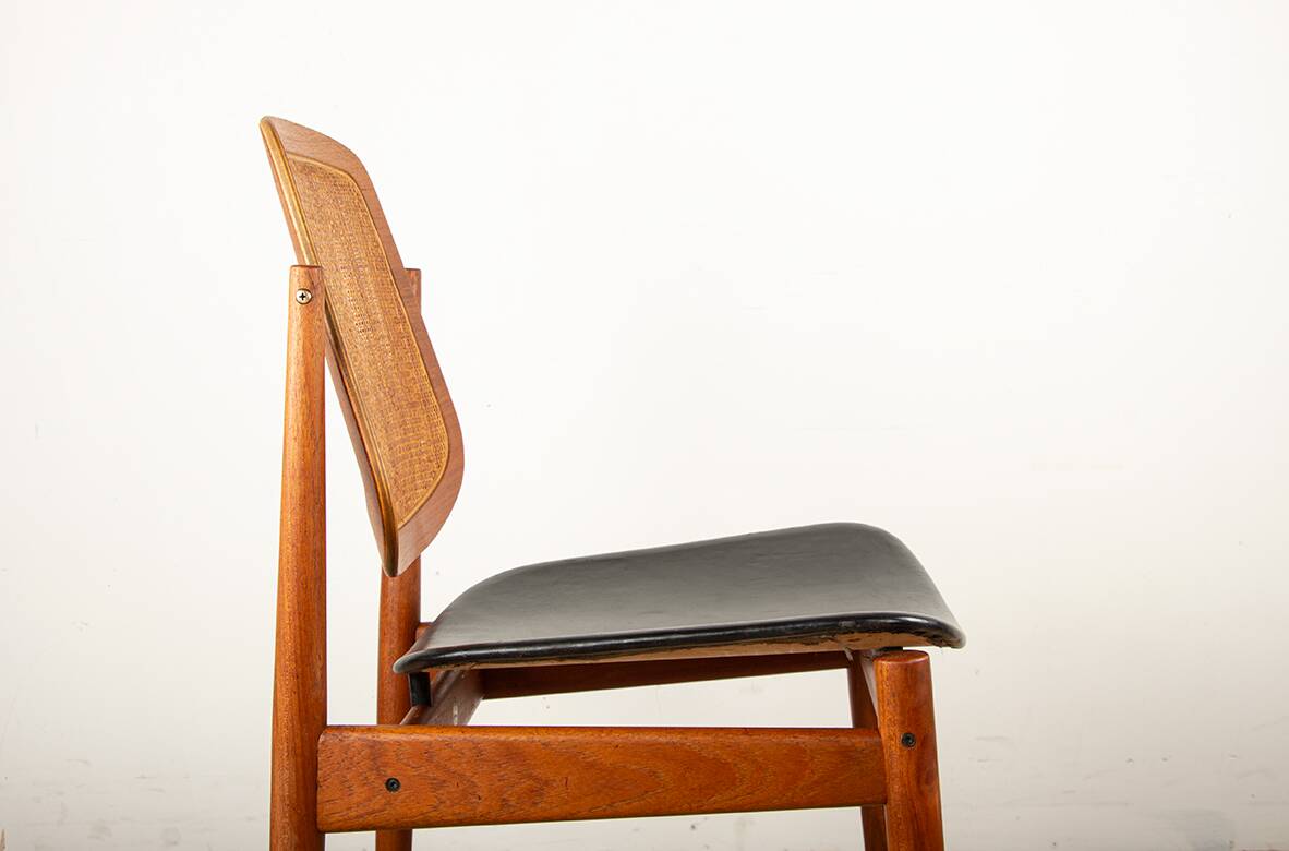 6 Danish chairs in teak, caning and leather, model FD 187 by Arne Vodder.